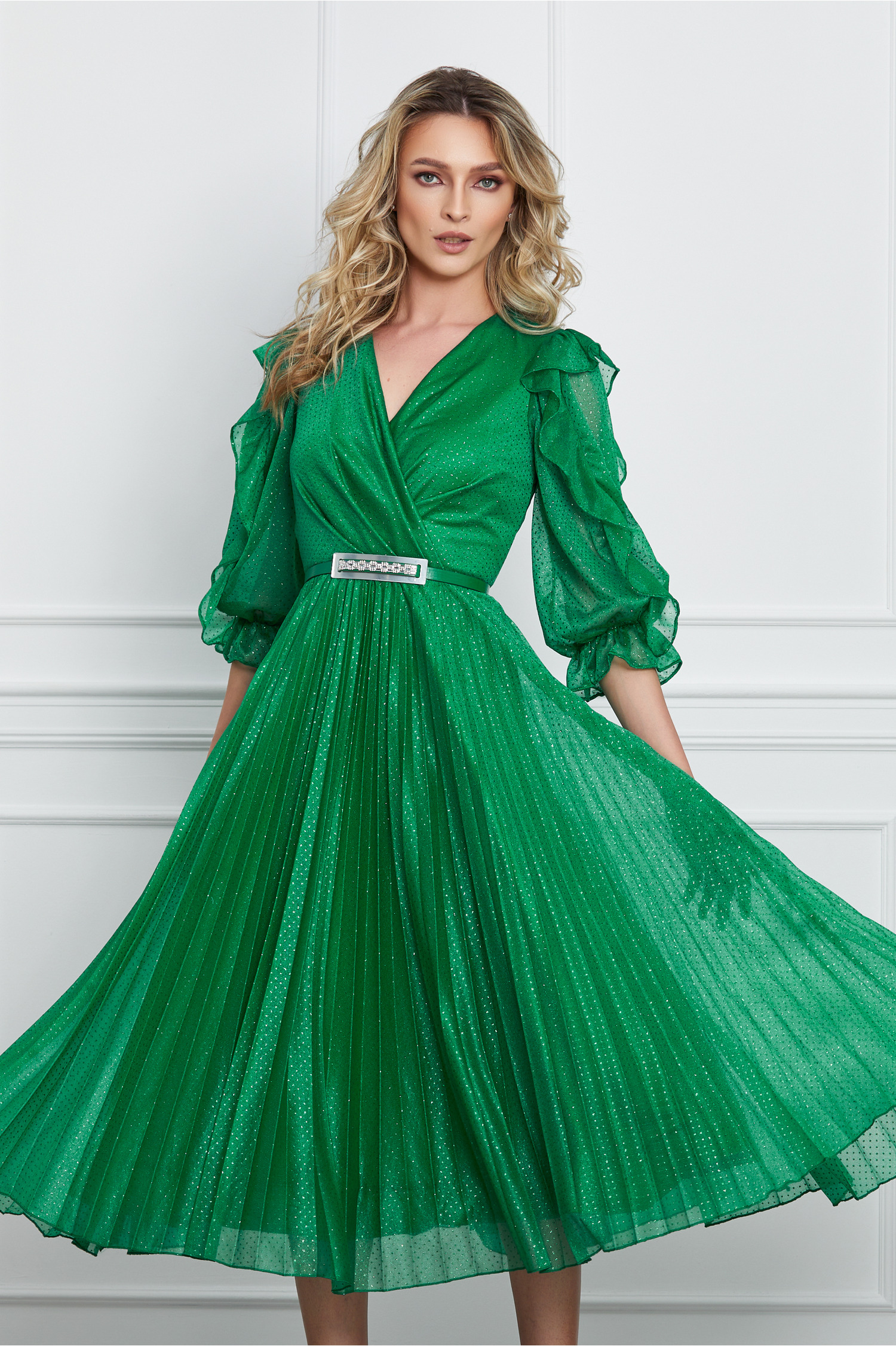 Rochie Corina verde plisata cu volanase la maneci si glitter