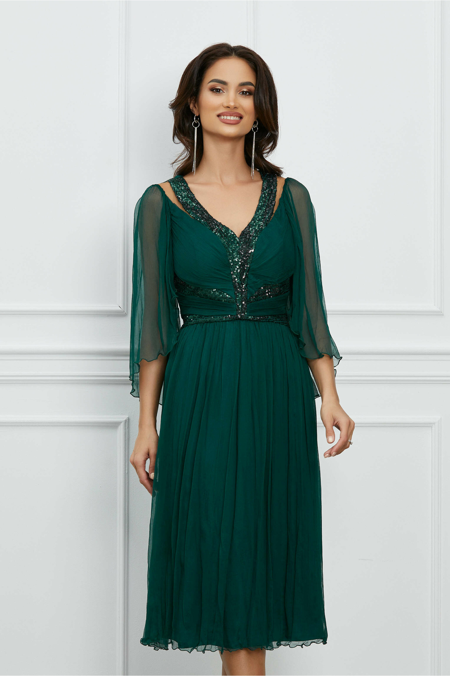 Rochie Ginette verde din matase cu paiete pe bust