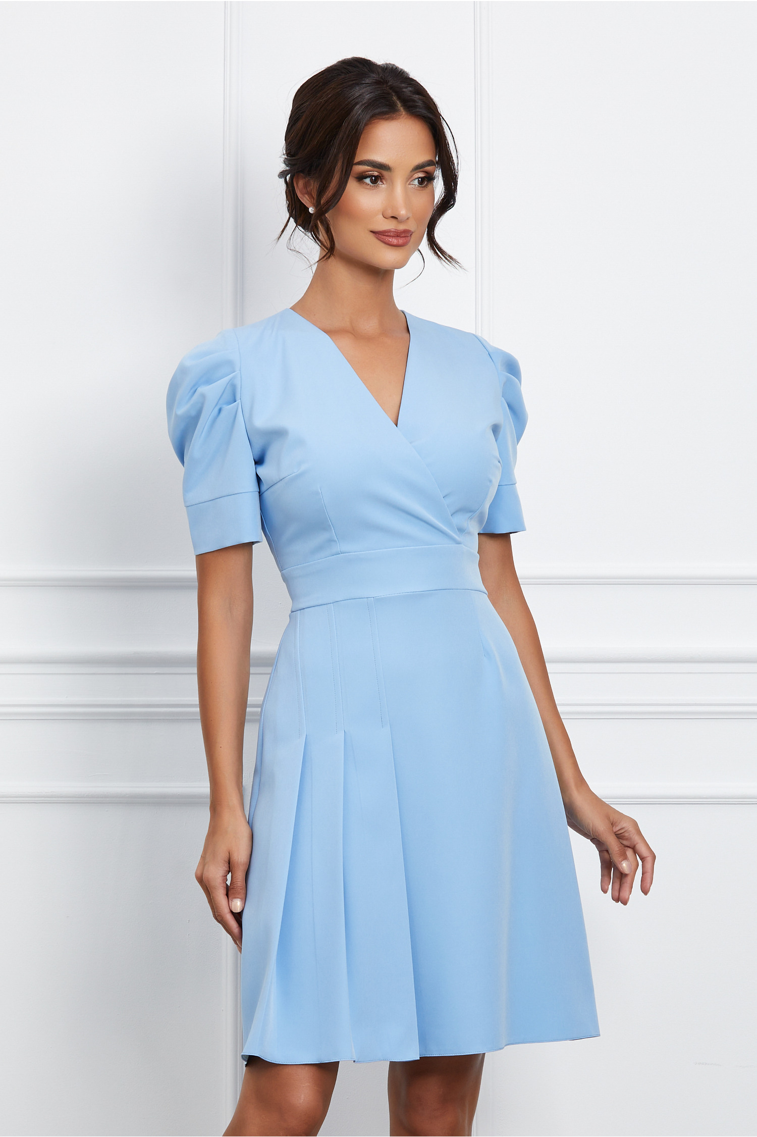 Rochie Moze bleu cu pliuri pe fusta si decolteu petrecut