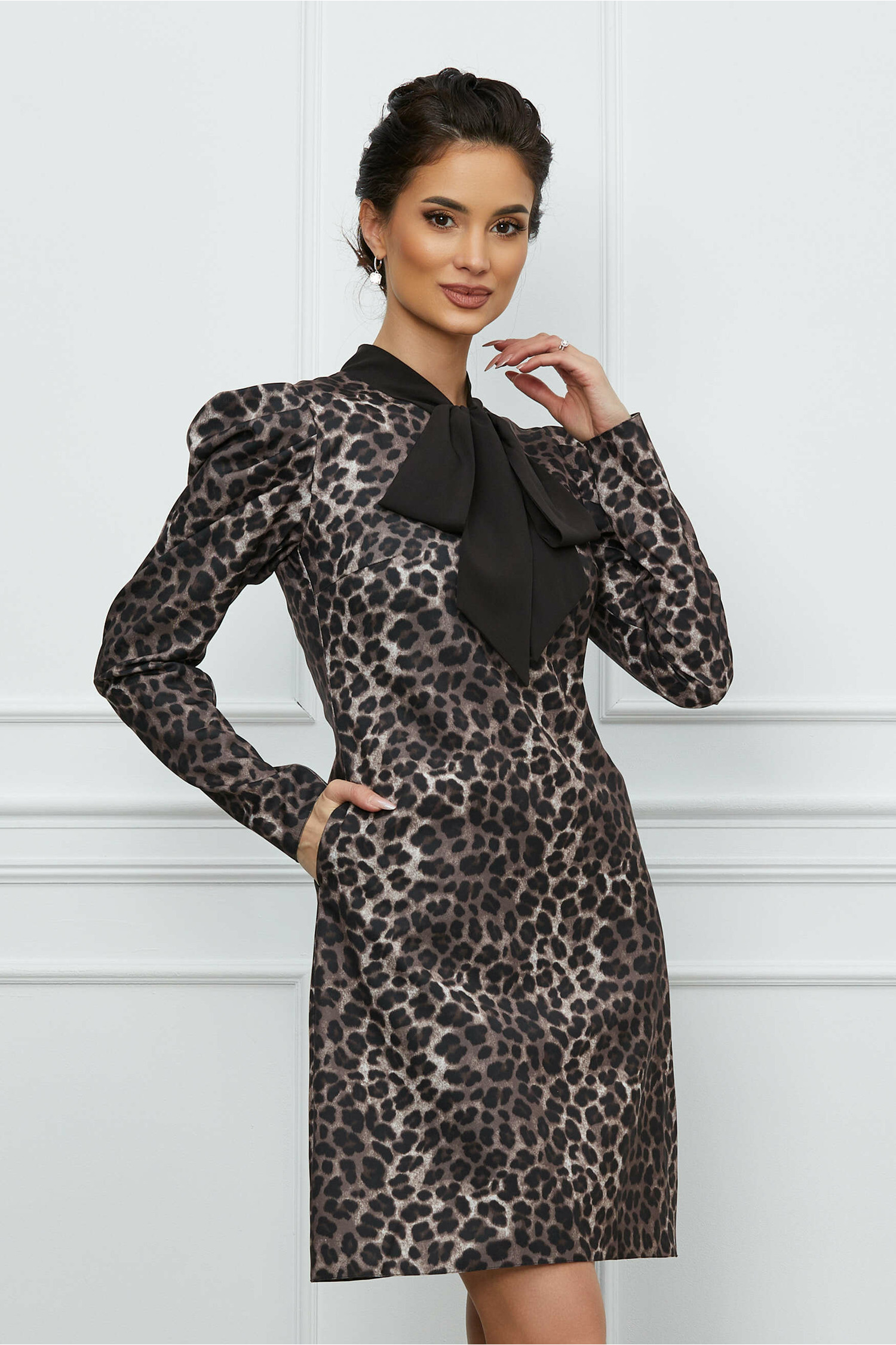 Rochie Moze maro cu animal print si umeri bufanti