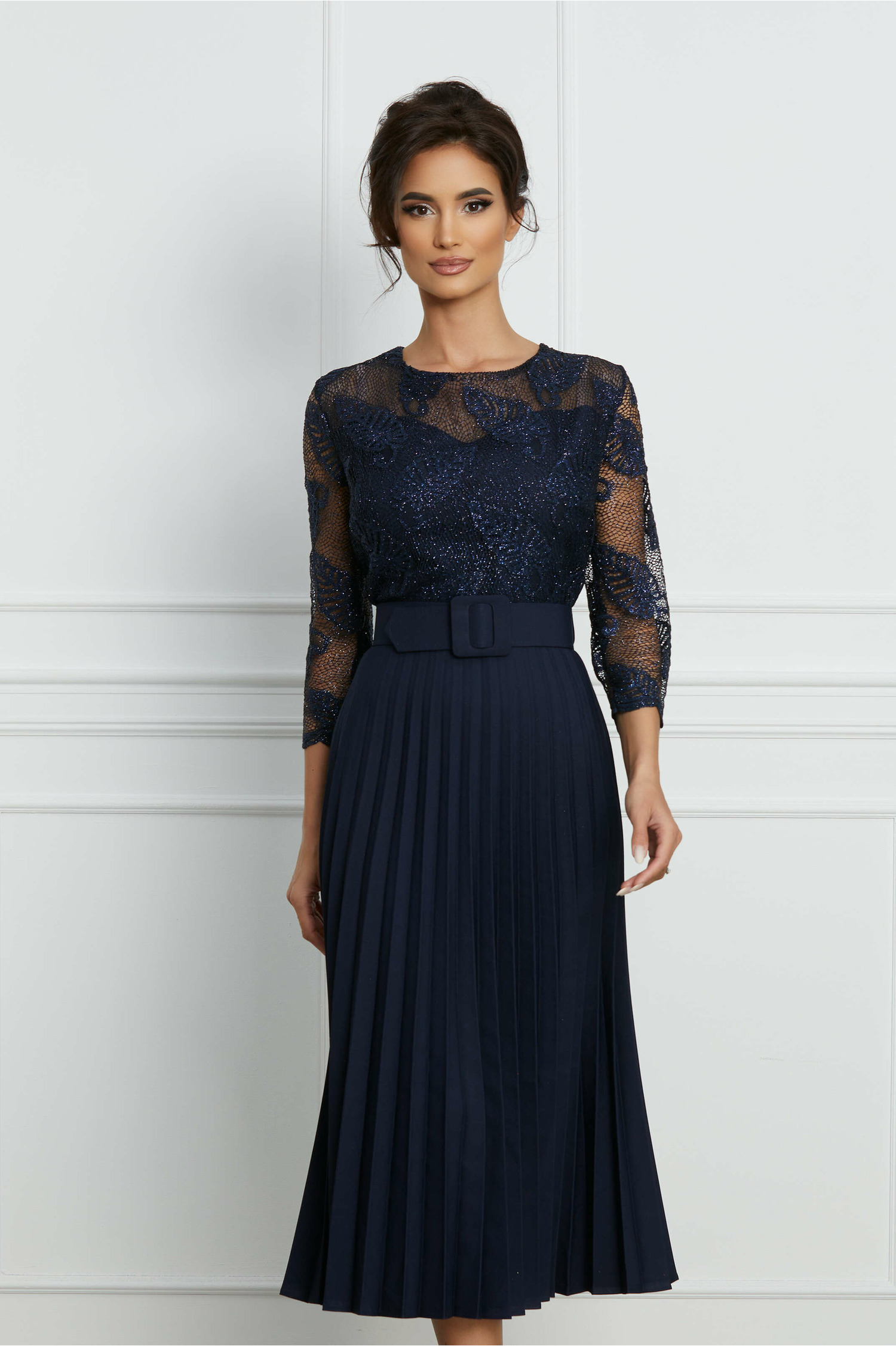 Rochie Dariana bleumarin cu glitter la bust si fusta plisata