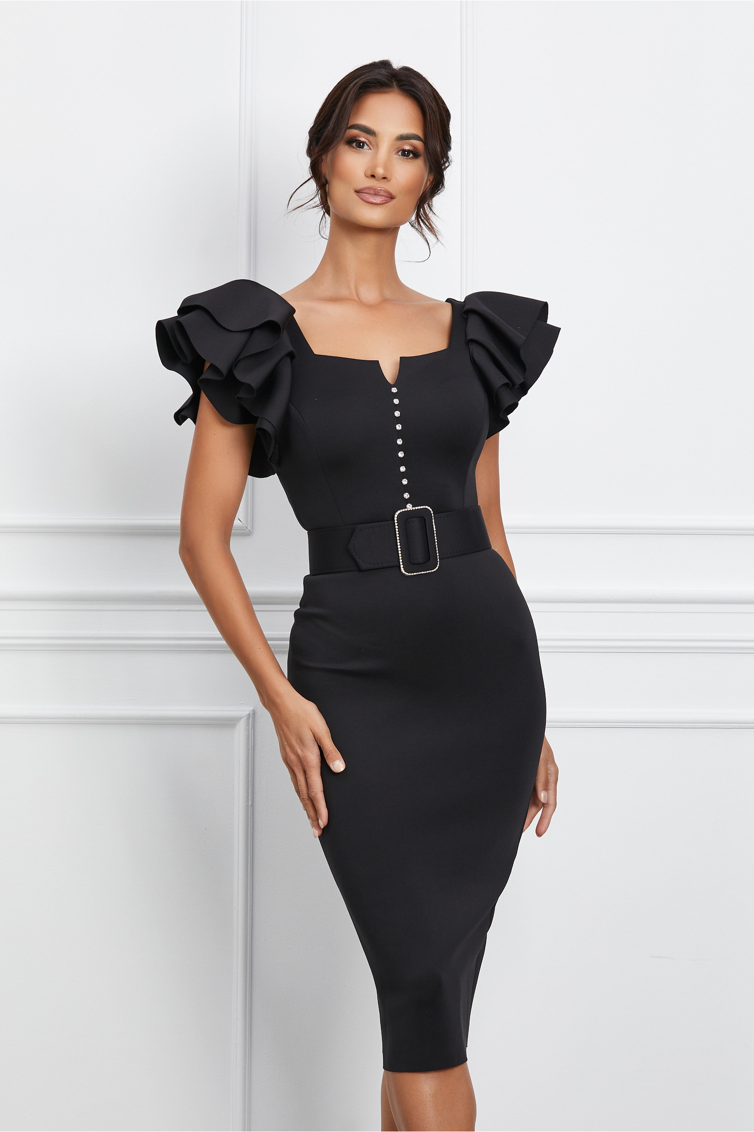 Rochie Teodora neagra din neopren cu volane la maneci si curea in talie
