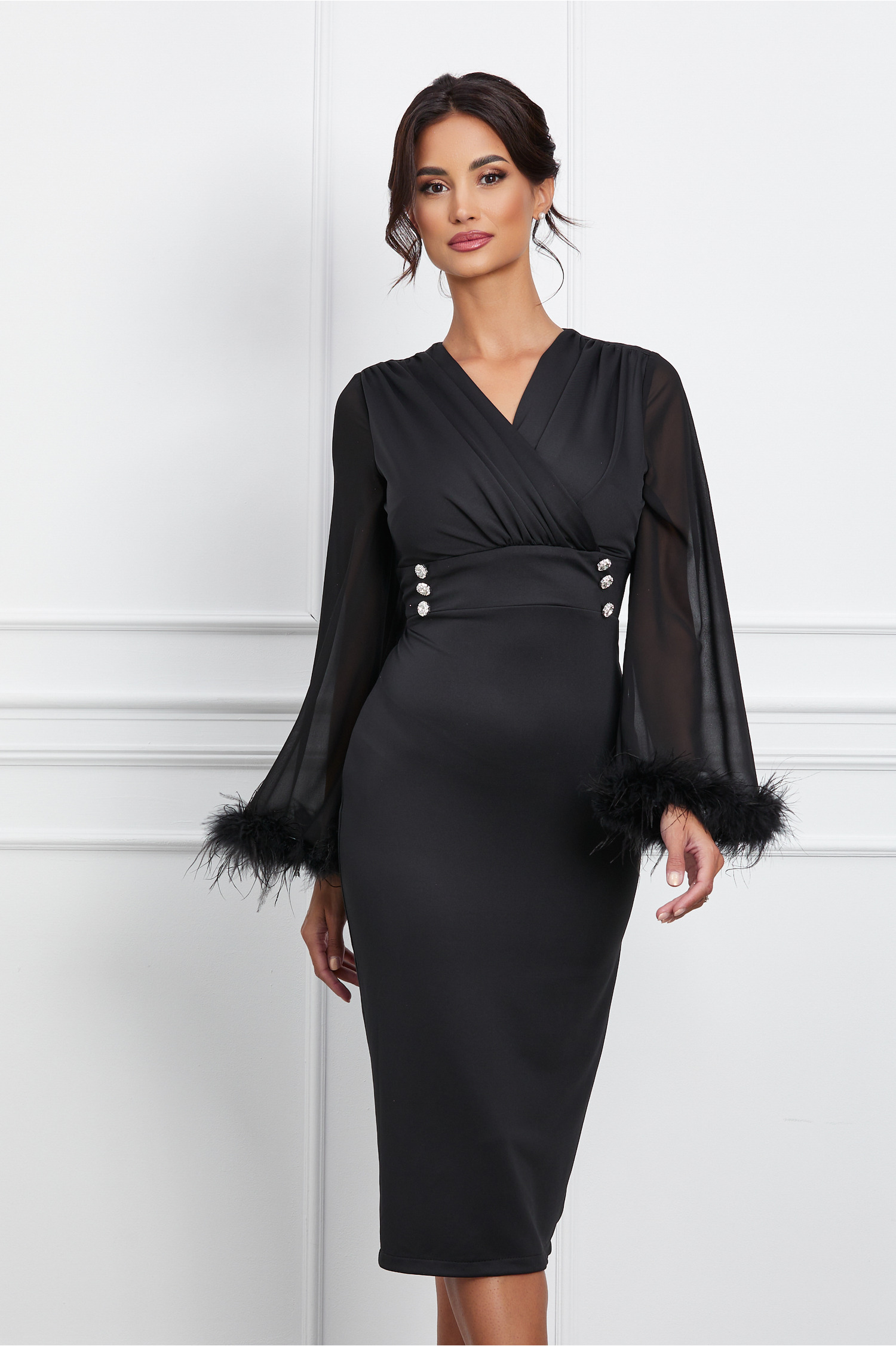 Rochie Beatrice neagra cu maneci din voal cu pene la baza