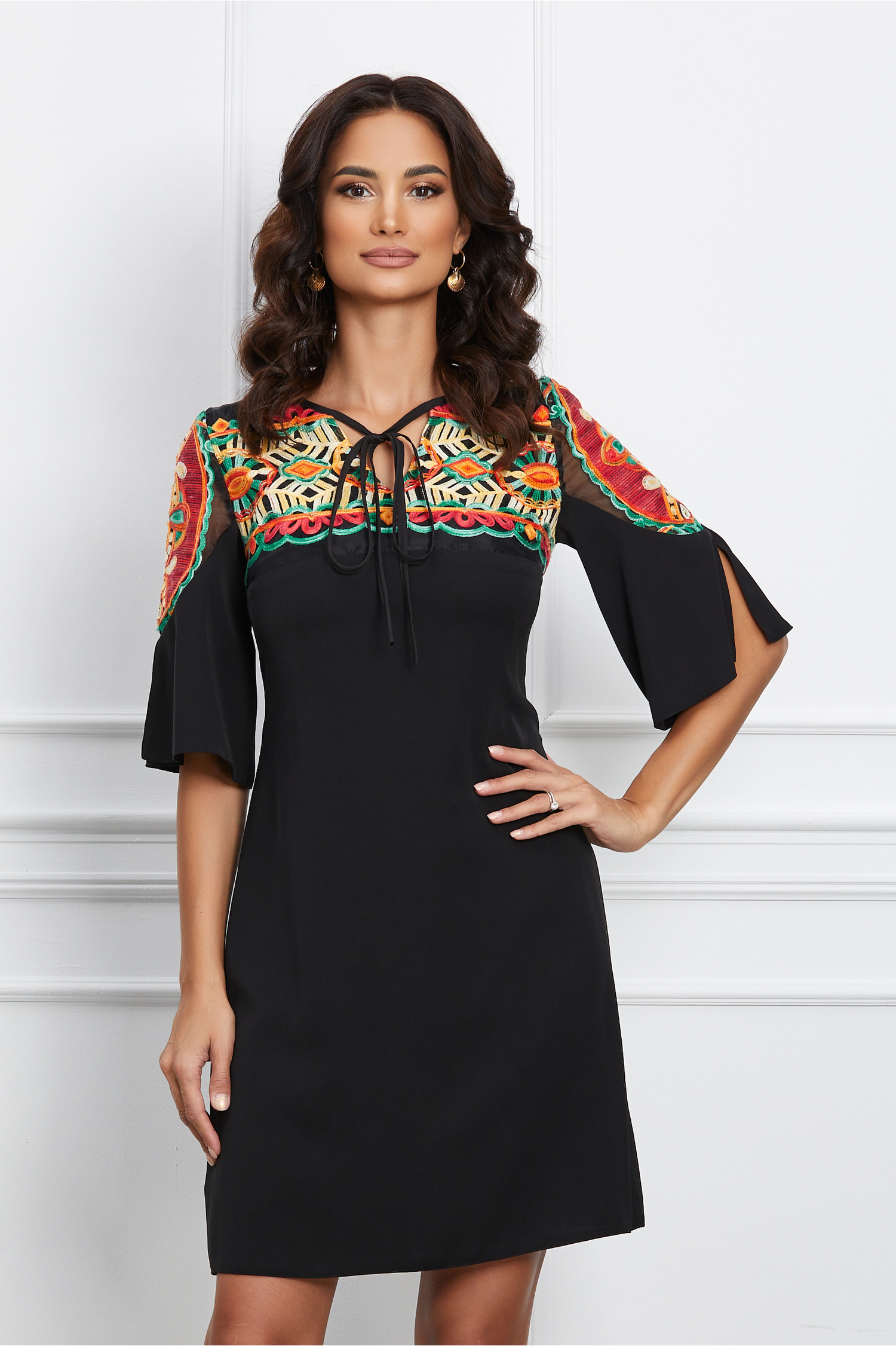 Rochie Moze neagra cu broderie orange la bust