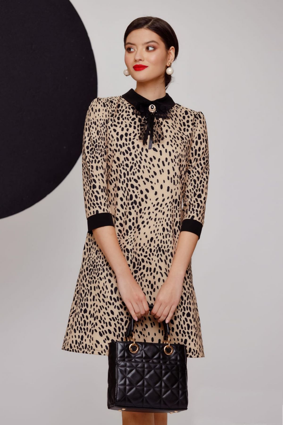 Rochie office Fofy croi in A cu imprimeu leopard si guler negru