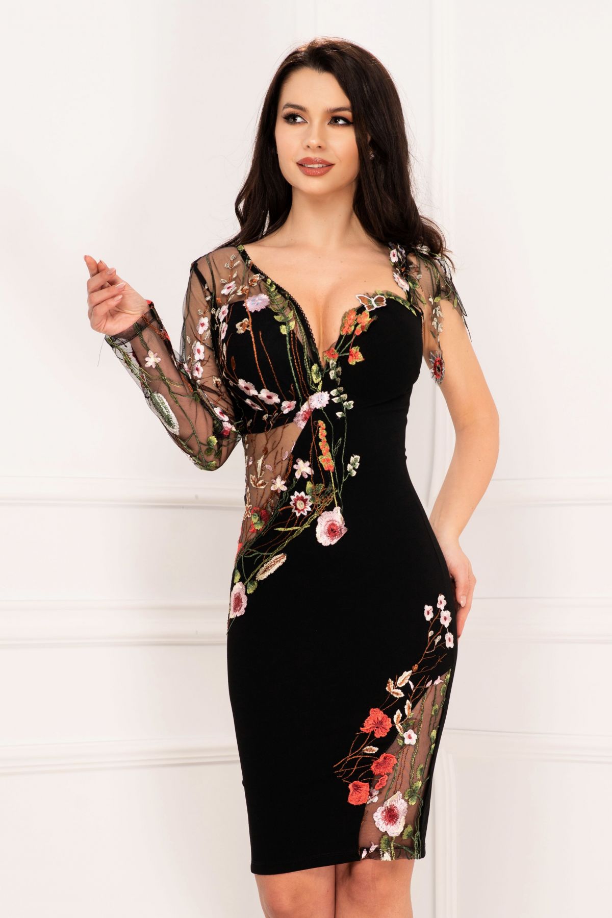 Rochie eleganta Edith de seara cu maci brodati si decupaje indraznete