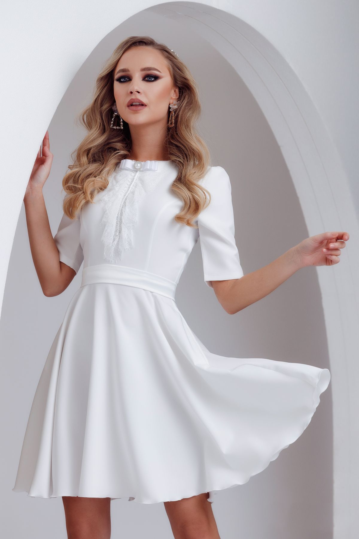 Rochie eleganta de cununie Fofy cu jabou din dantela si fundita cu perla