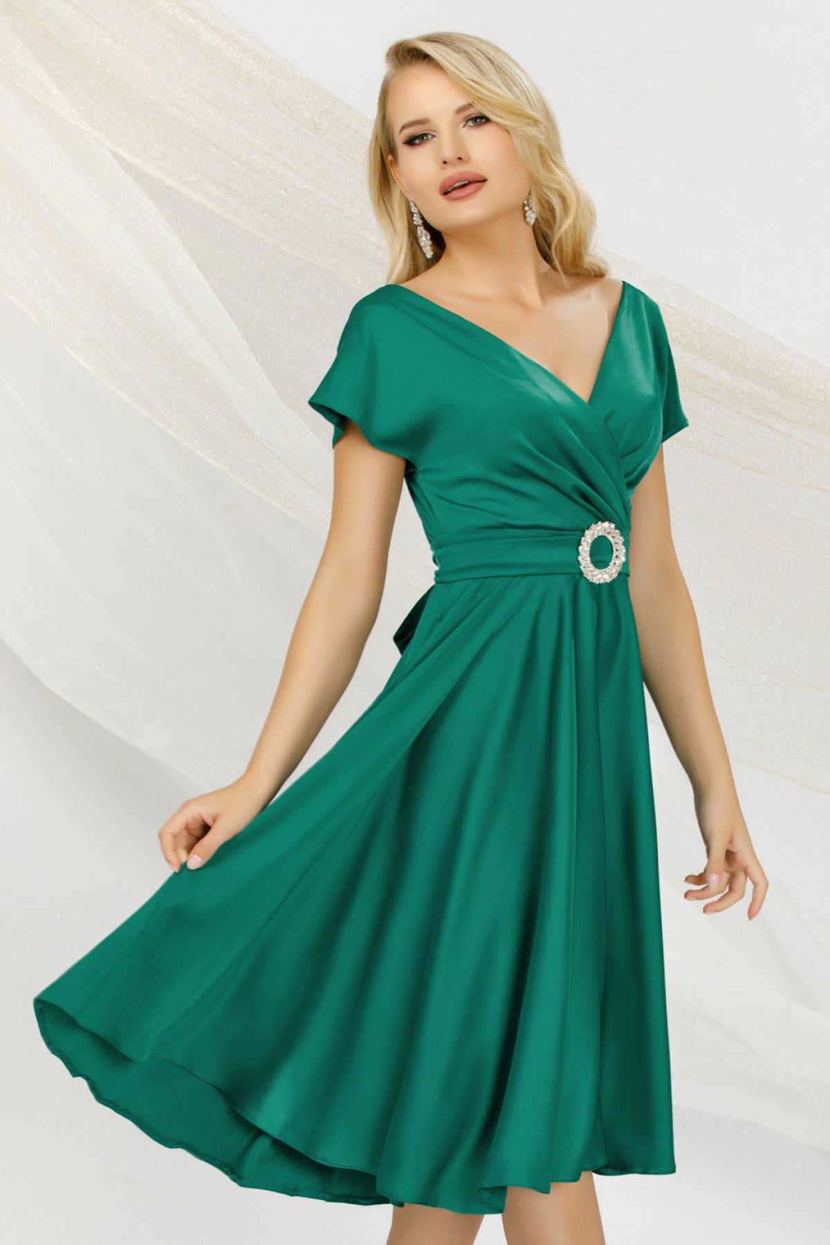 Rochie midi Pretty Girl verde in clos de ocazie cu decolteu petrecut