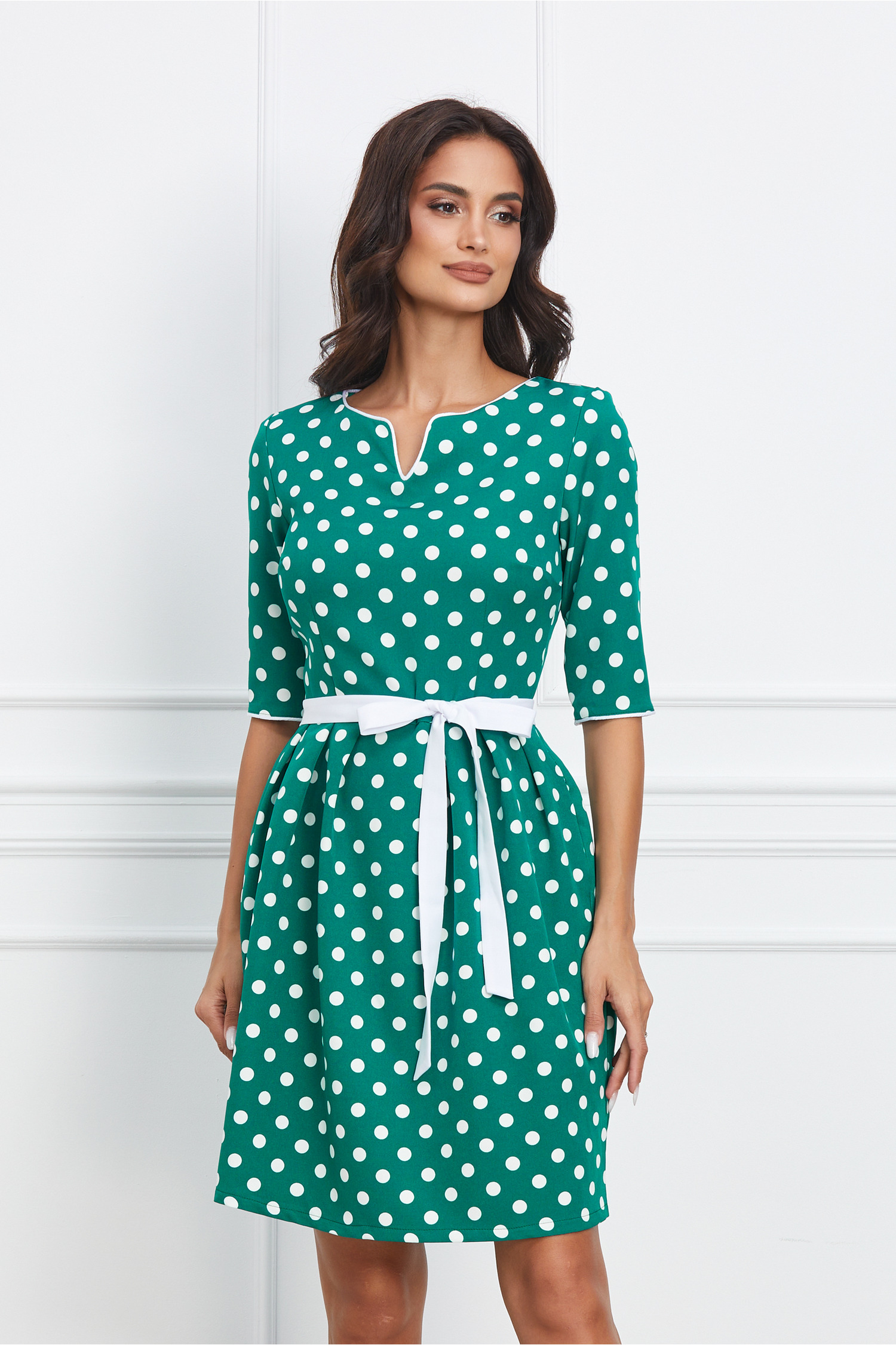 Rochie Sonia verde cu buline si cordon in talie