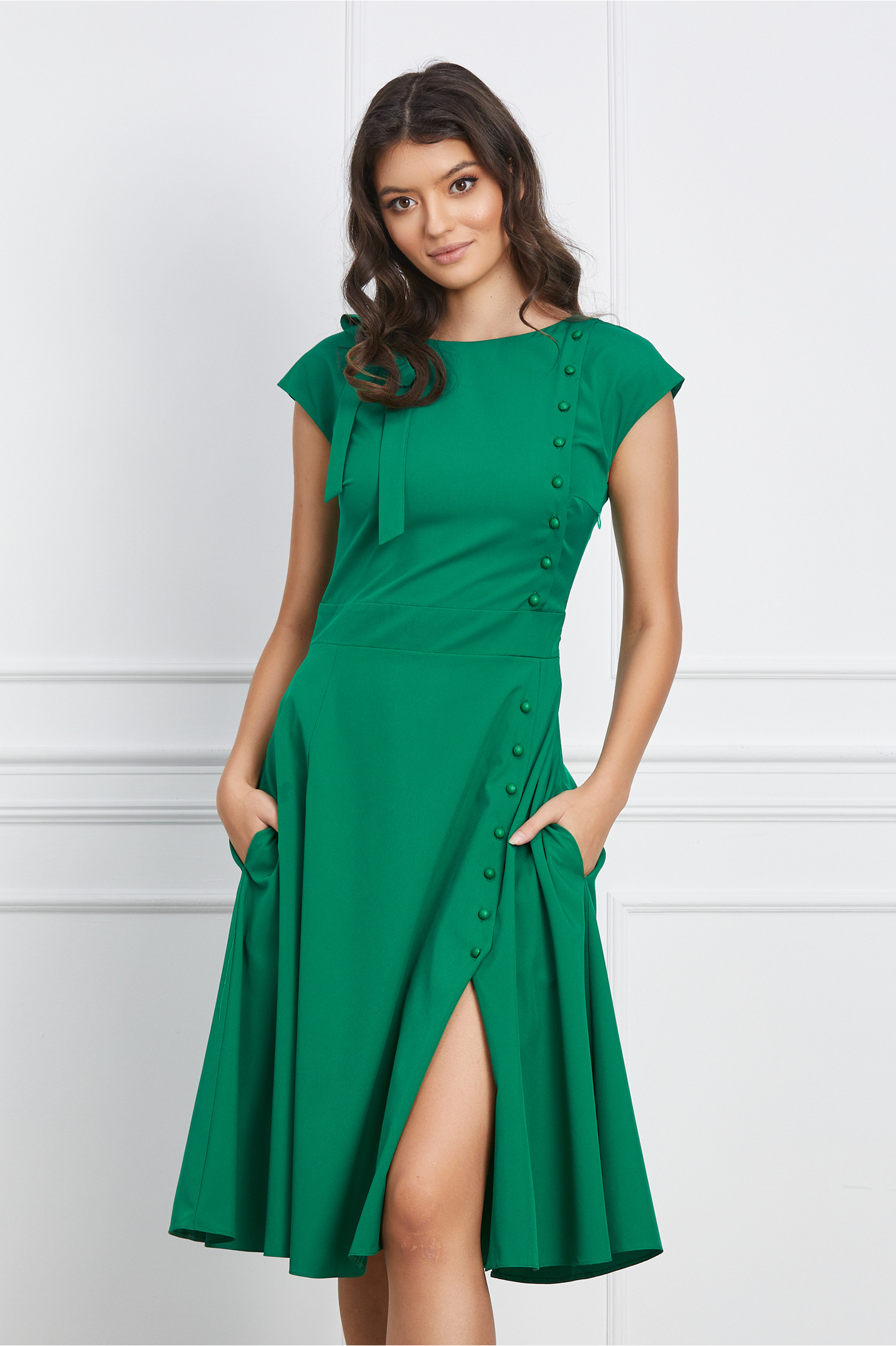 Rochie Dy Fashion verde cu funda si nasturi