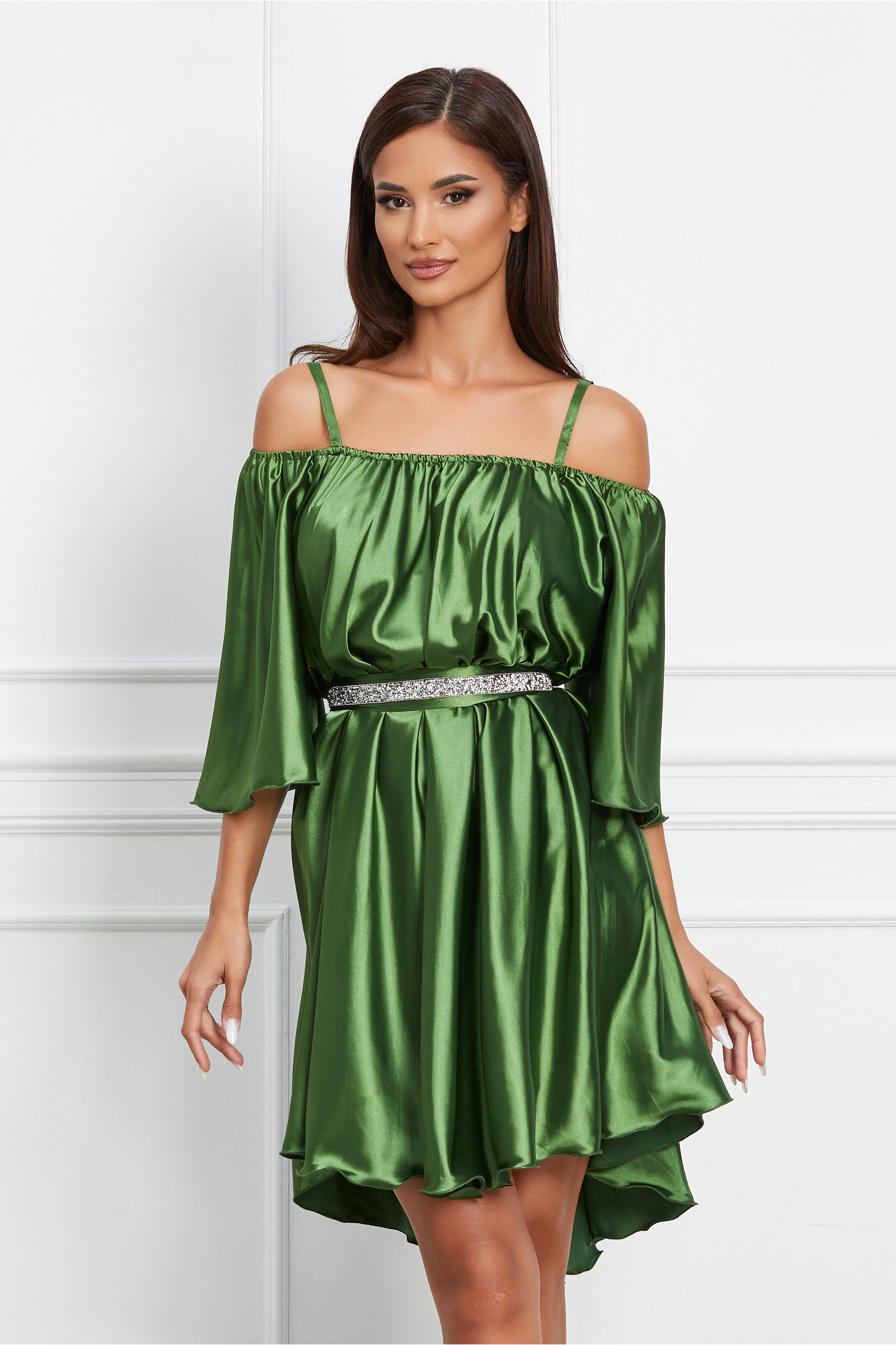 Rochie Ella Collection Amedeea verde accesorizata cu un cordon cu strasuri in talie