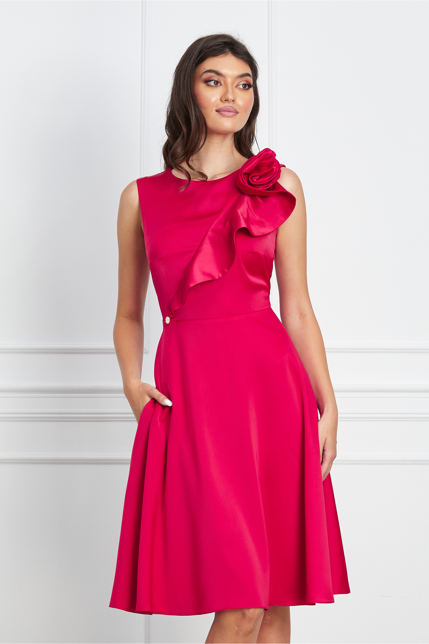 Rochie Dy Fashion rosie din satin cu volanas si design floral