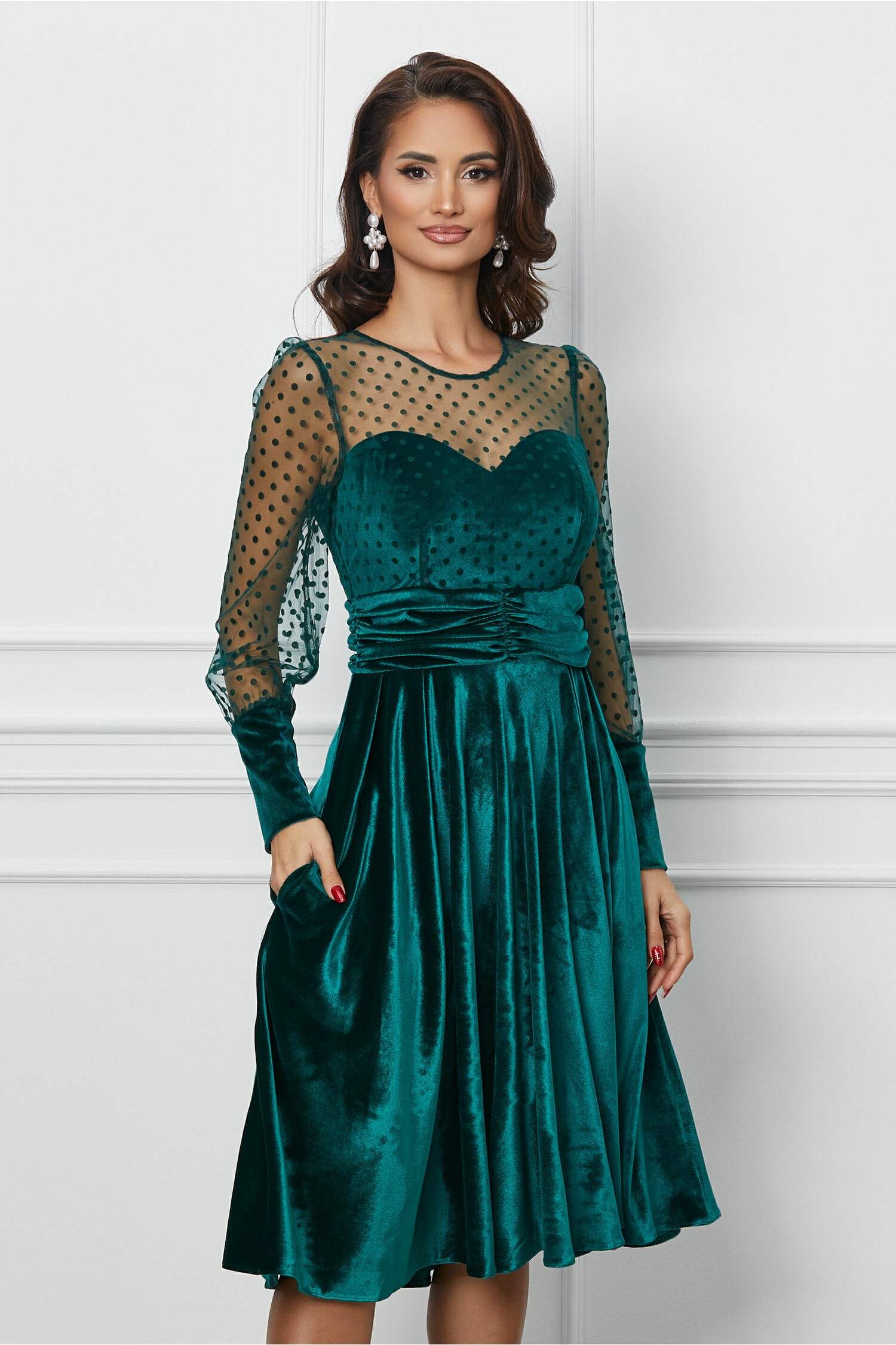 Rochie Dy Fashion verde din catifea si tull cu buline la bust