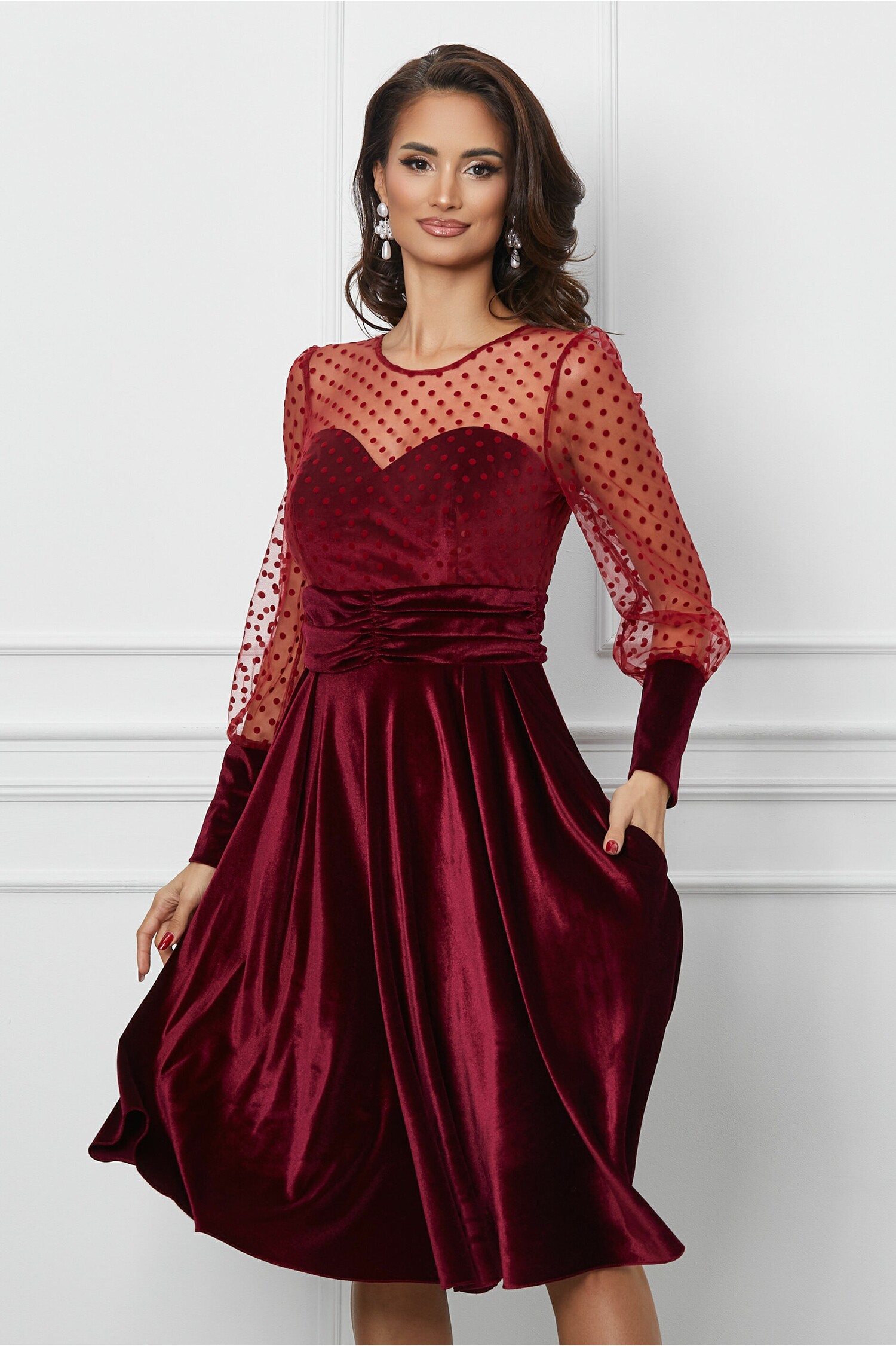 Rochie Dy Fashion bordo din catifea si tull cu buline la bust