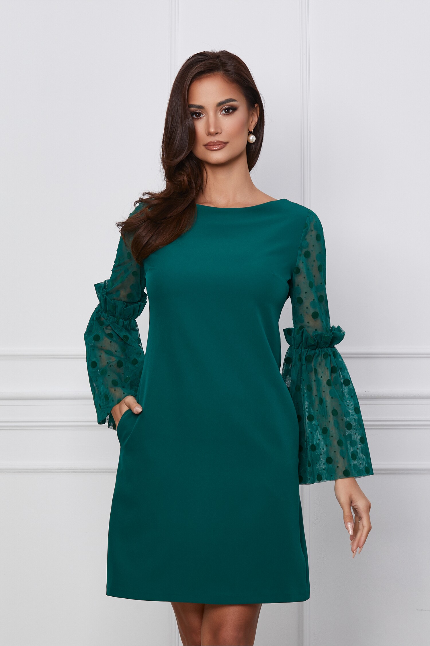 Rochie MBG verde cu maneci evazate din tull cu buline catifelate