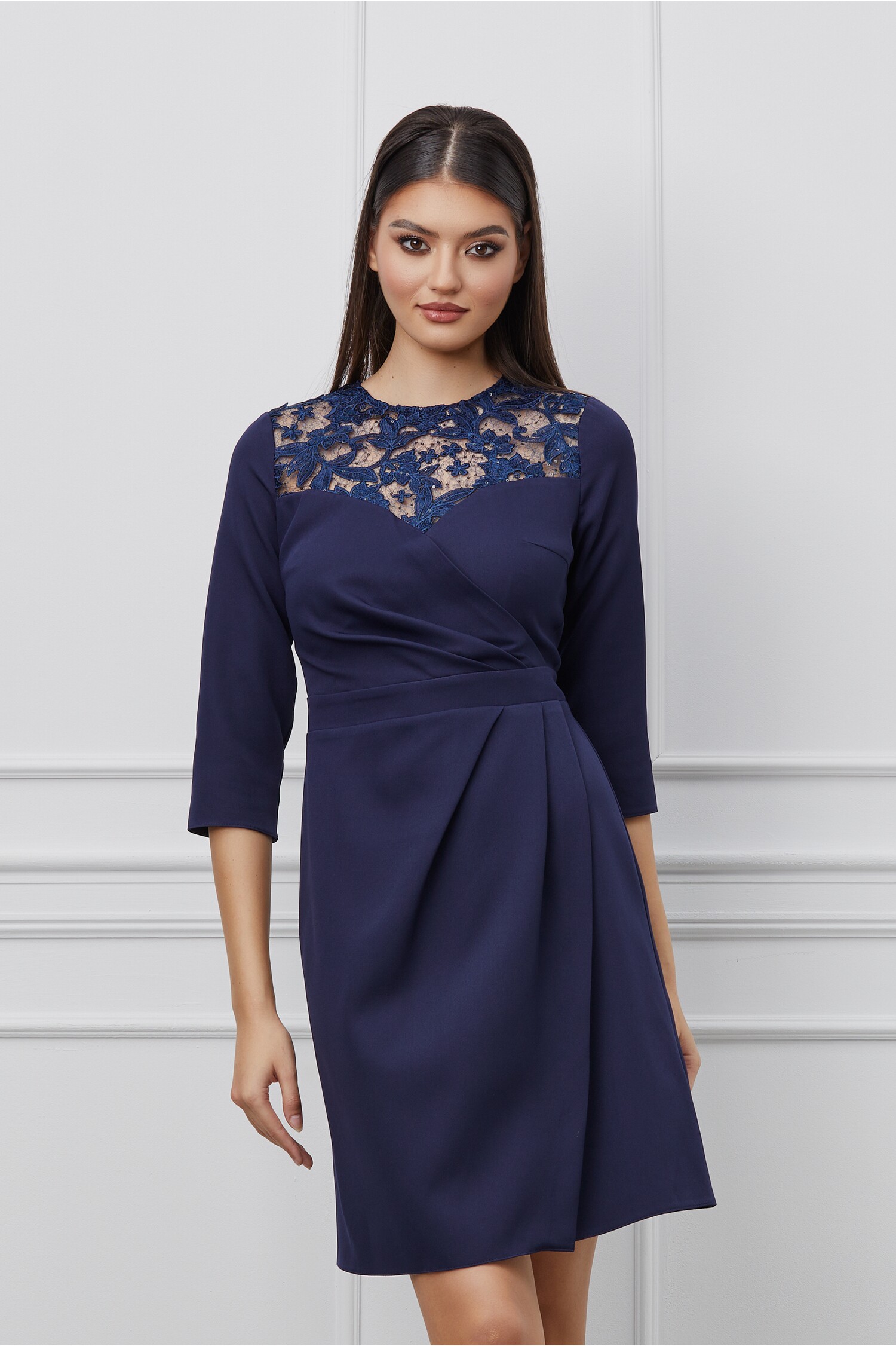 Rochie Dy Fashion bleumarin cu dantela la bust si pliuri pe fusta