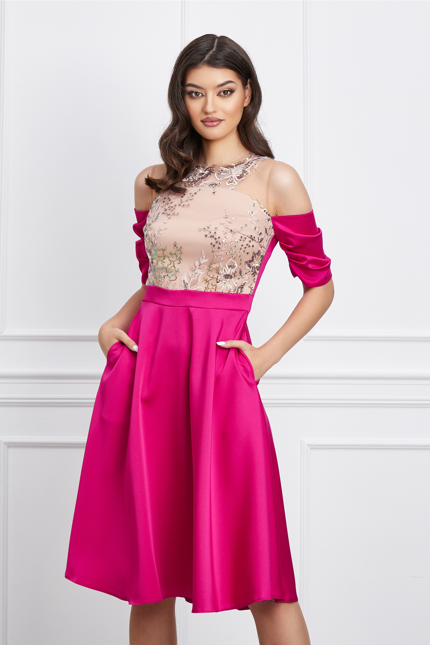 Rochie Moze fucsia cu bust bej si umeri goi