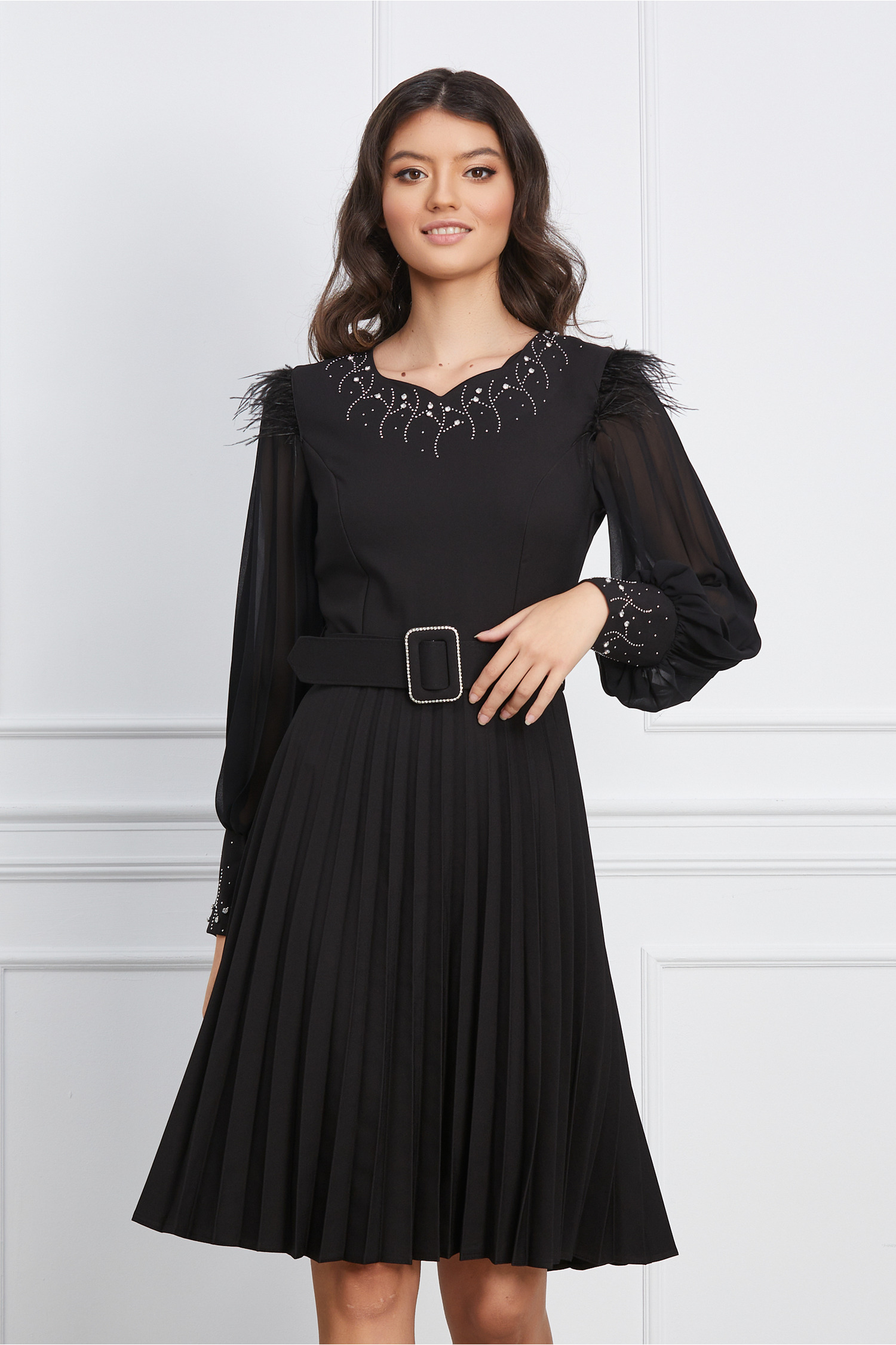 Rochie Adina neagra plisata cu fugi la umeri si curea in talie