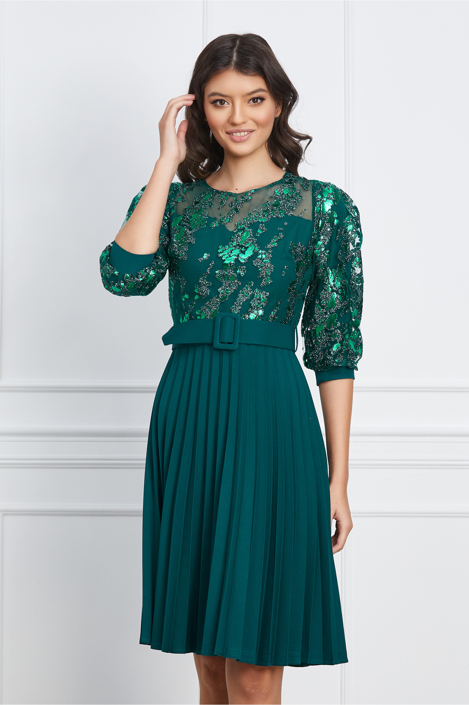 Rochie Veronica verde cu glitter la bust si curea in talie