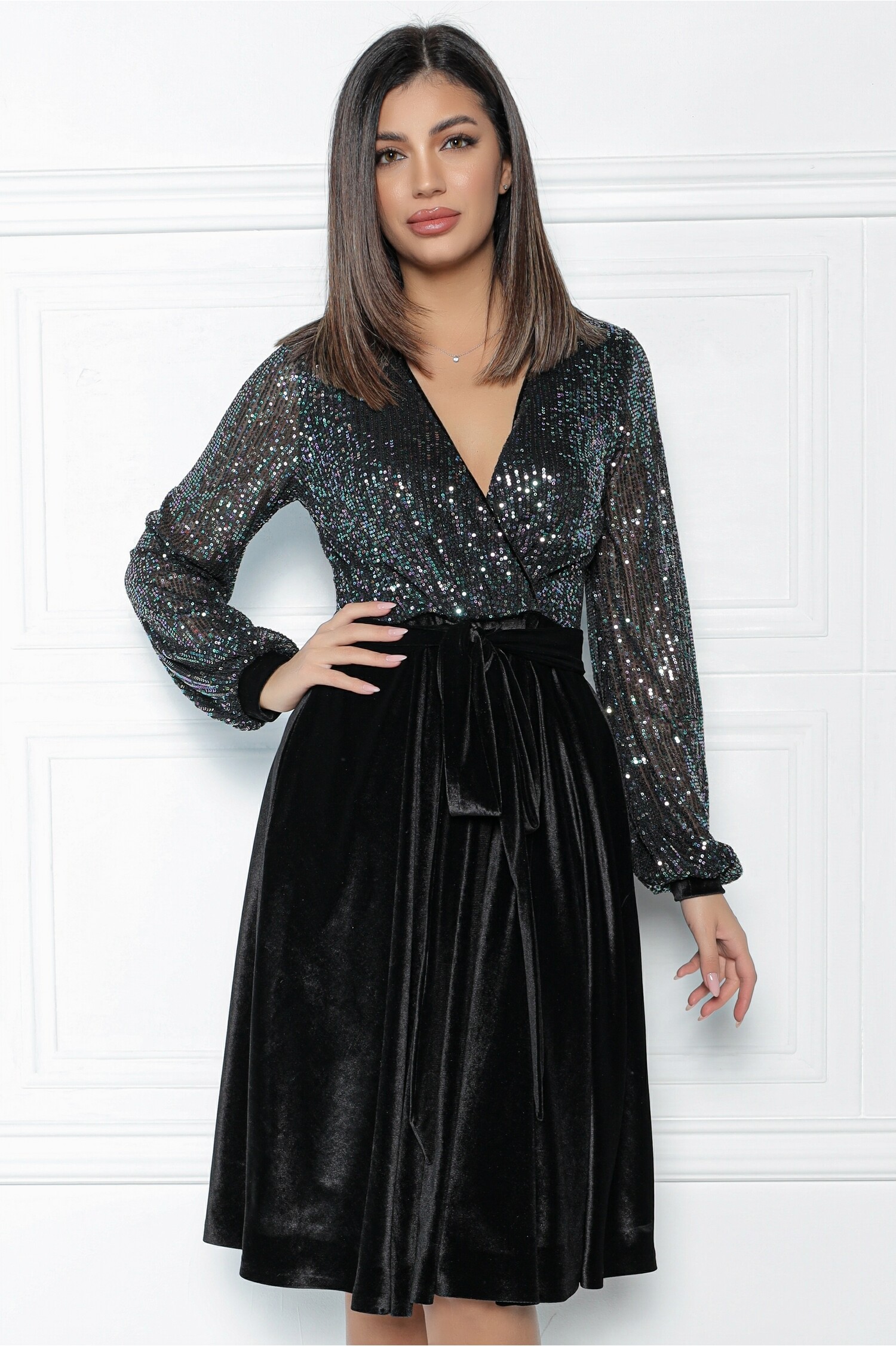 Rochie MBG neagra din catifea cu bust din paiete