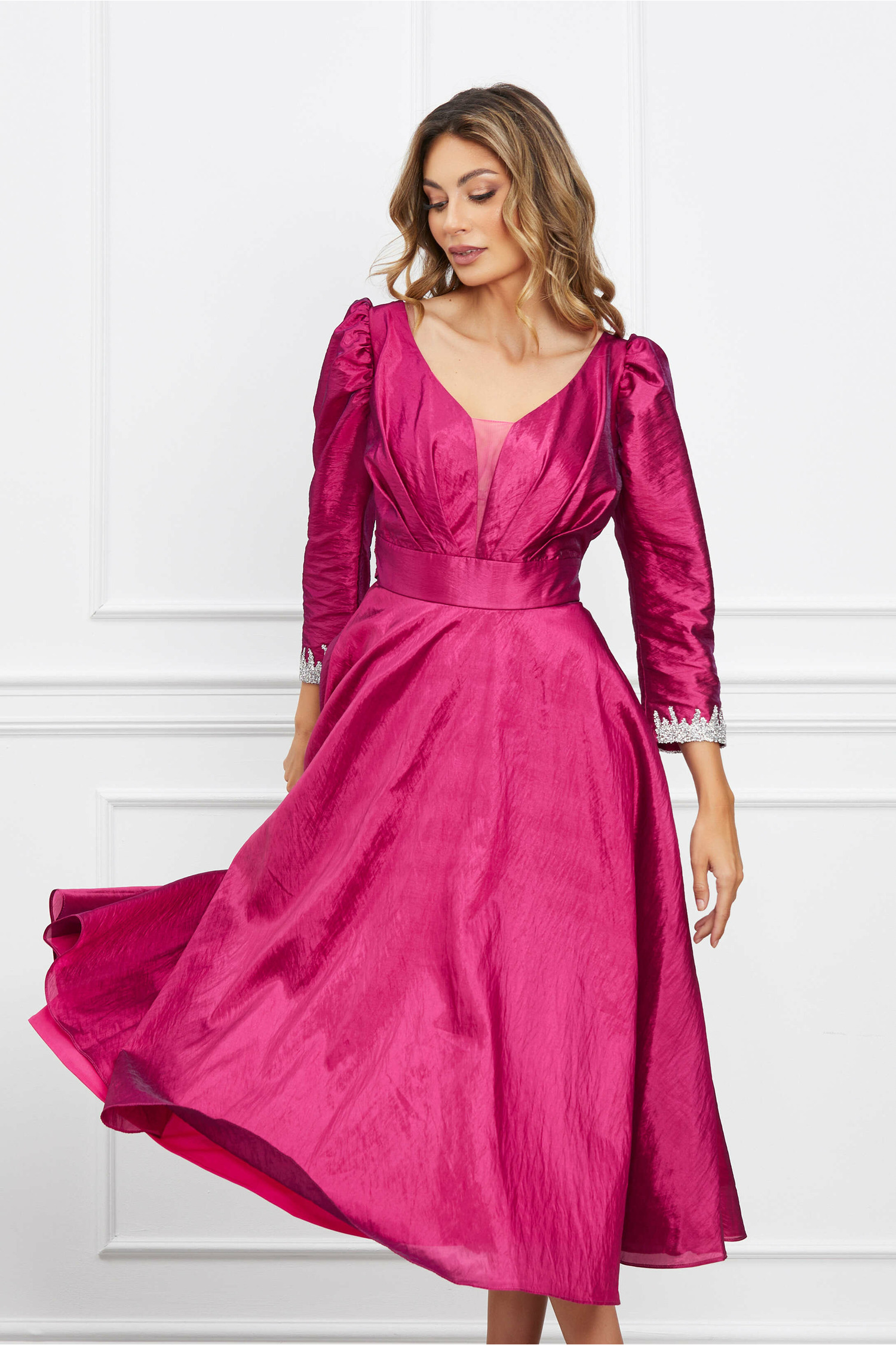 Rochie Mirabela magenta din organza cu strasuri la maneci