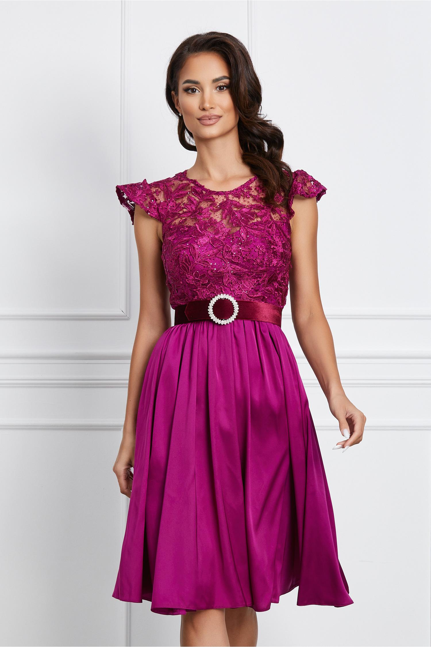 Rochie Dy Fashion magenta cu dantela la bust si curea in talie