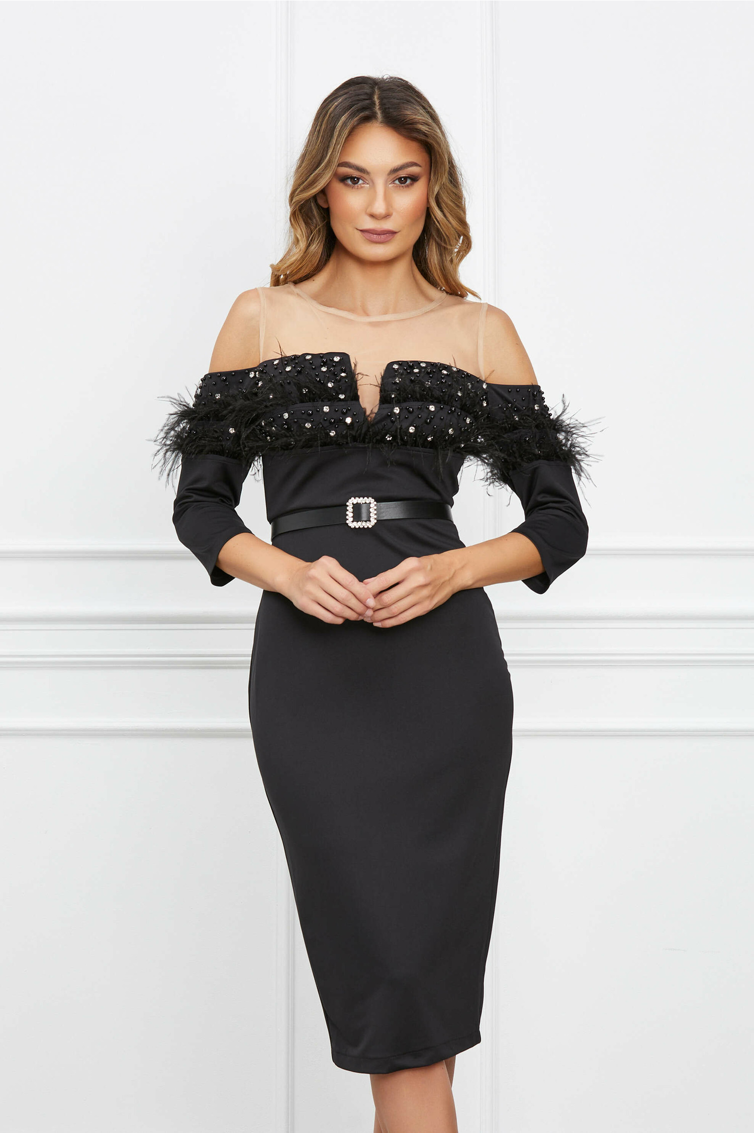 Rochie Amalia neagra cu pene si perle la bust