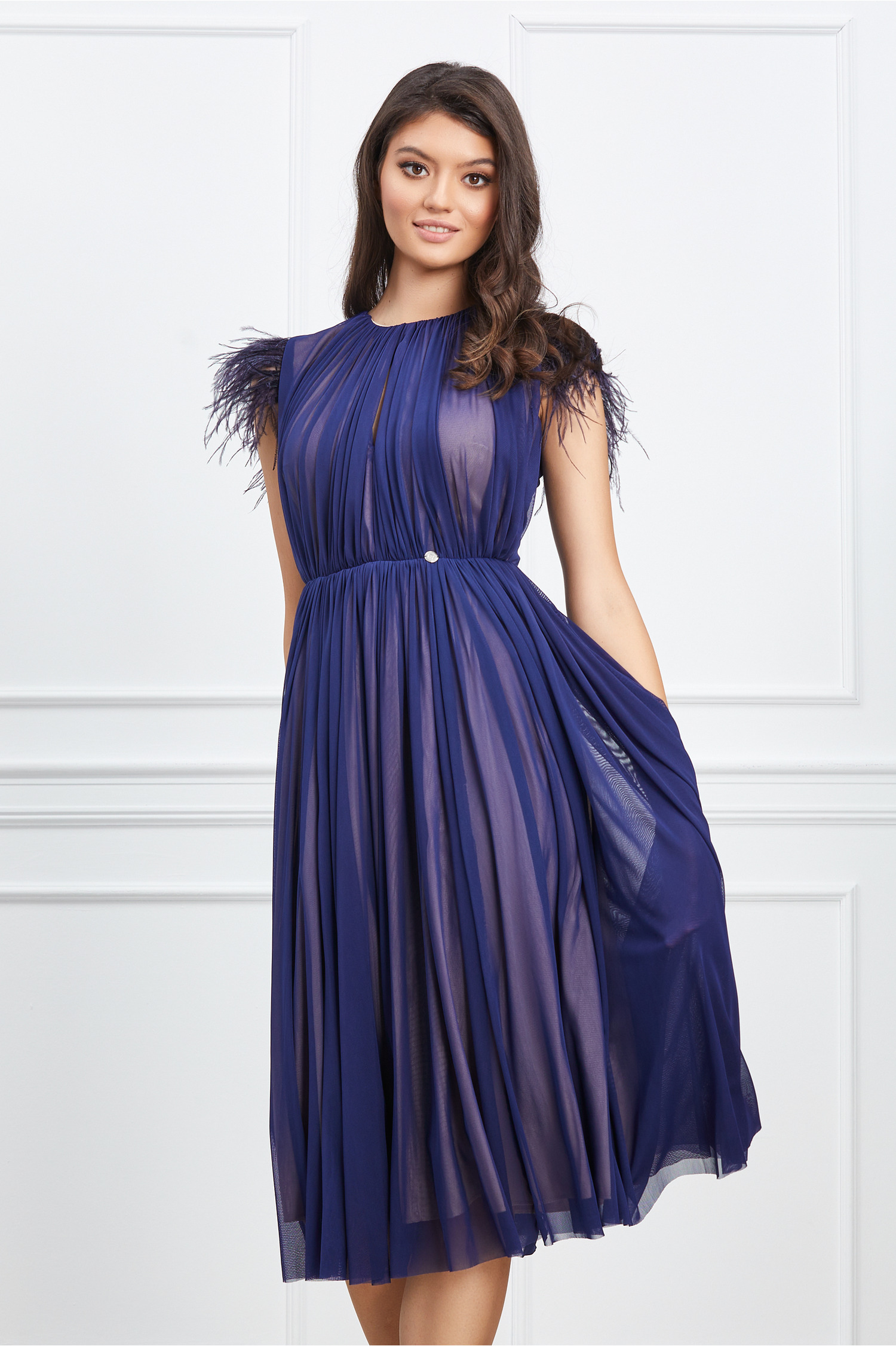 Rochie Dy Fashion bleumarin cu pene la umeri