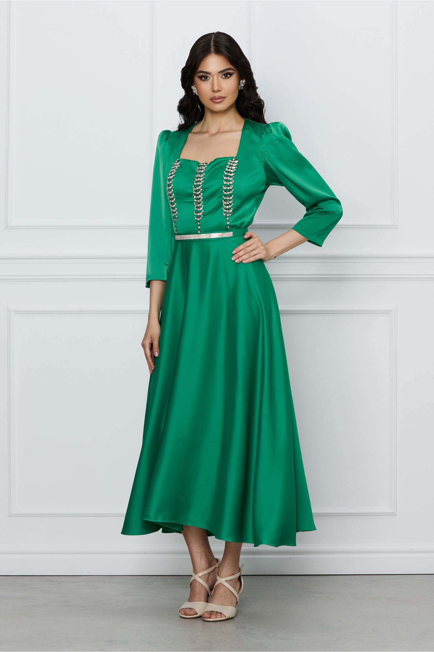 Rochie Mara verde din satin cu strasuri pe bust