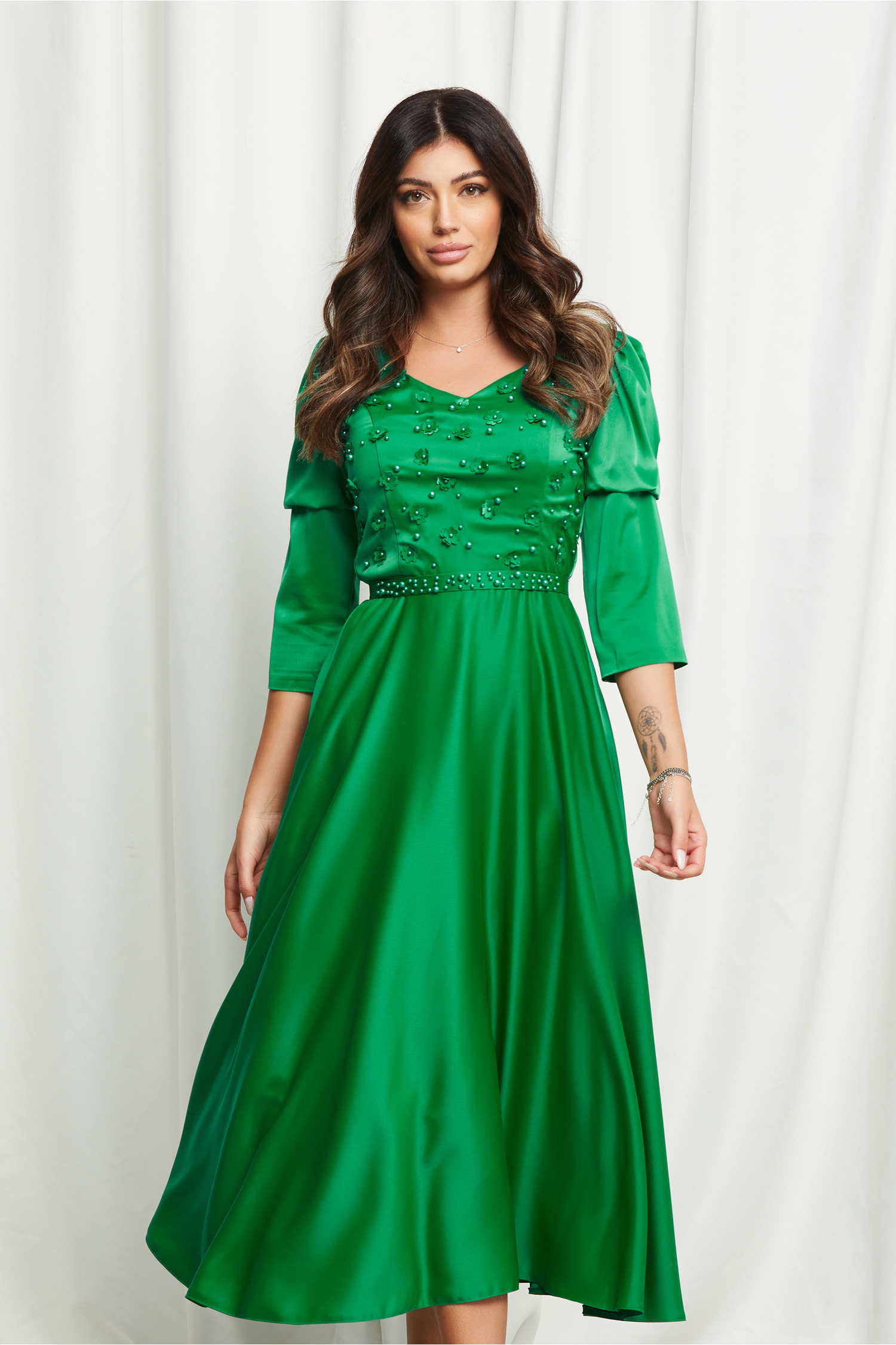 Rochie Lidia verde cu flori 3D si perle pe bust