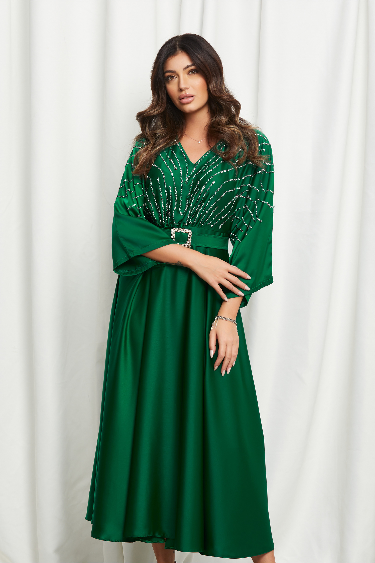 Rochie Mara verde cu strasuri pe bust si curea in talie