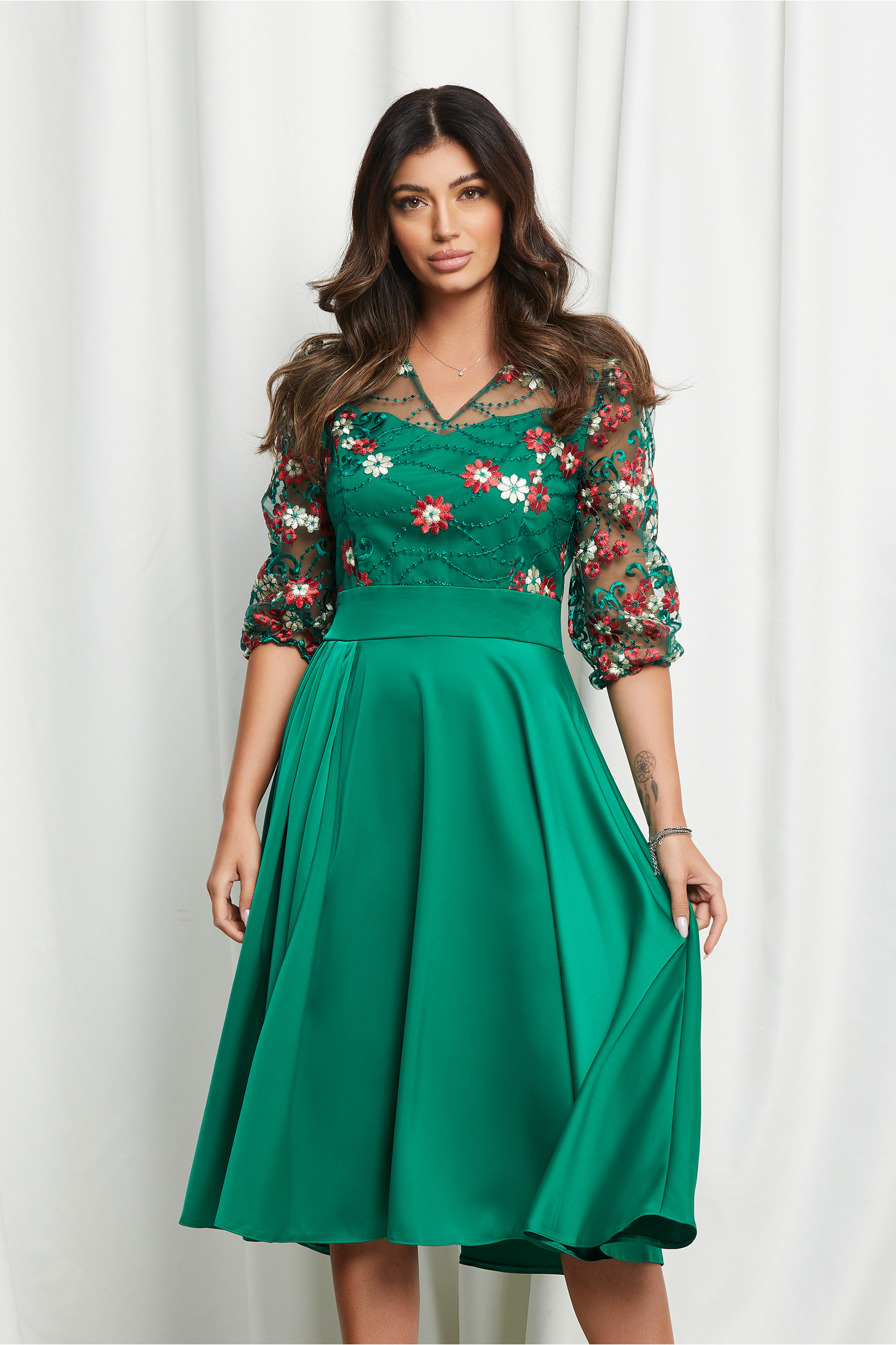 Rochie Ella Collection Maya verde cu broderie colorata pe bust