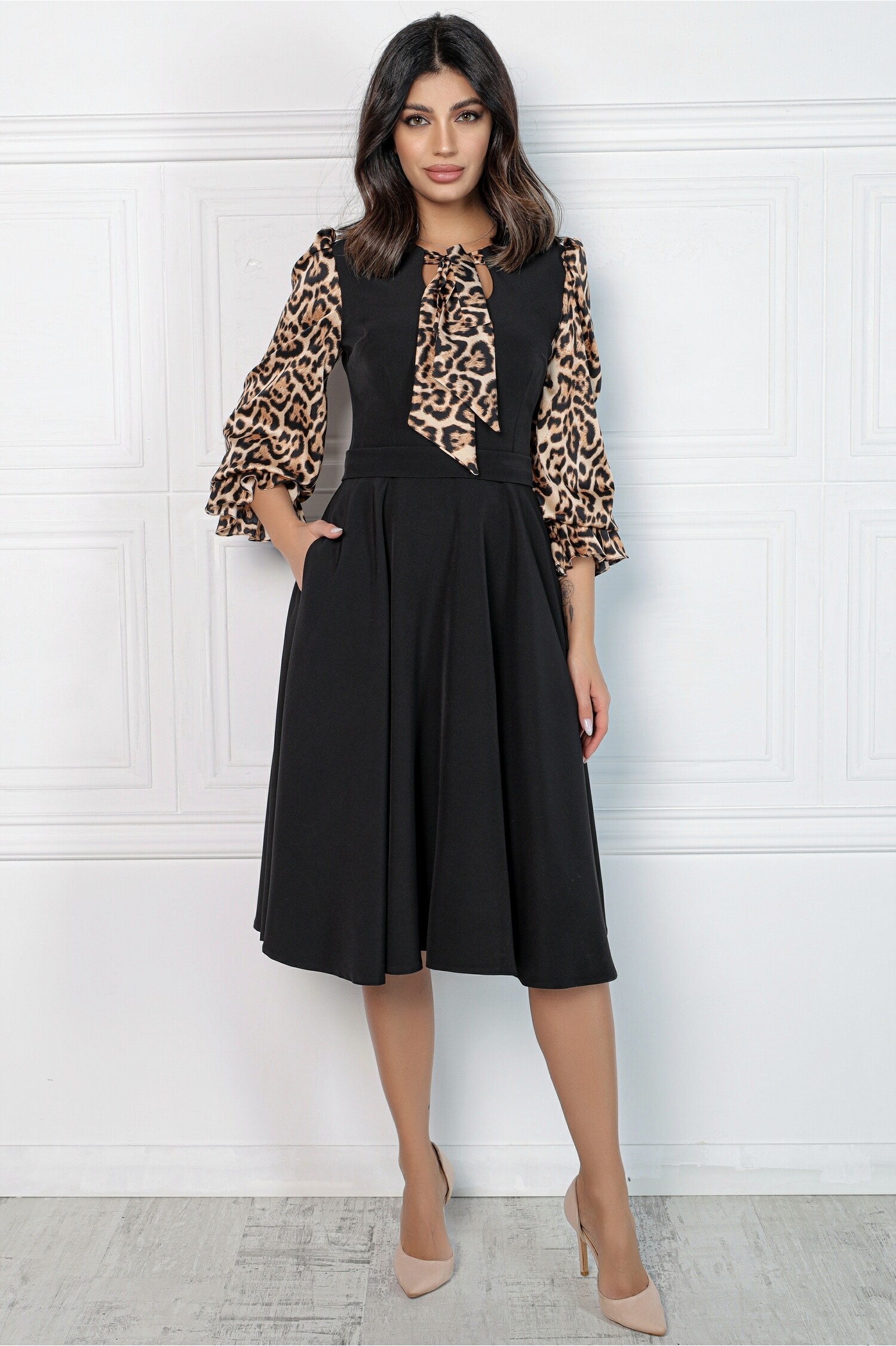 Rochie MBG neagra cu animal print pe maneci si la decolteu