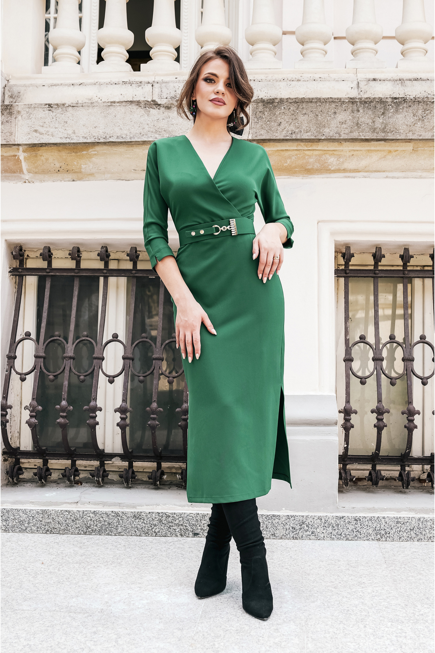 Rochie Kristina verde office cu crepeuri pe fusta si curea in talie