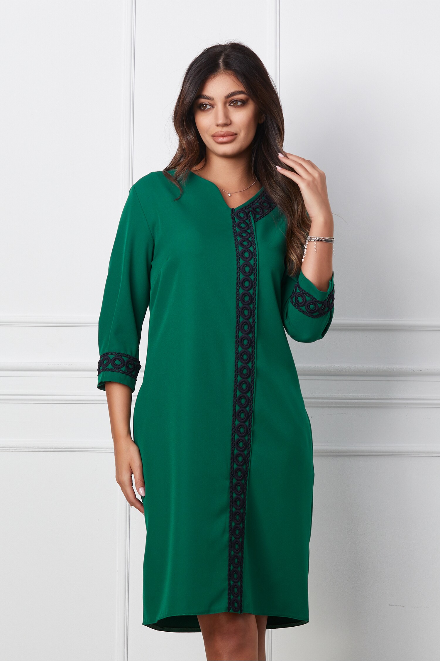 Rochie Andreea verde cu broderie neagra