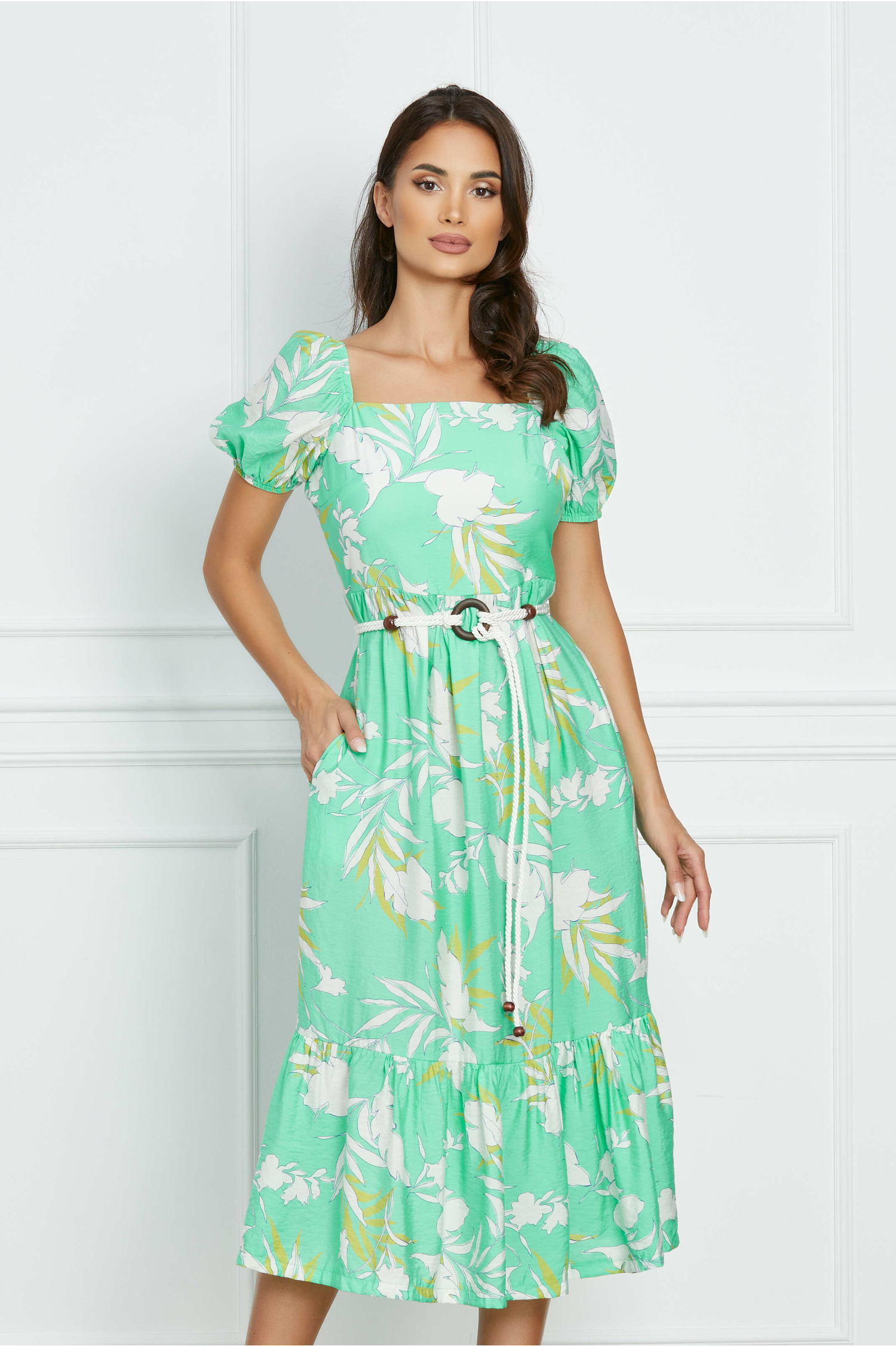 Rochie Diana midi verde cu imprimeuri florale albe si cordon in talie