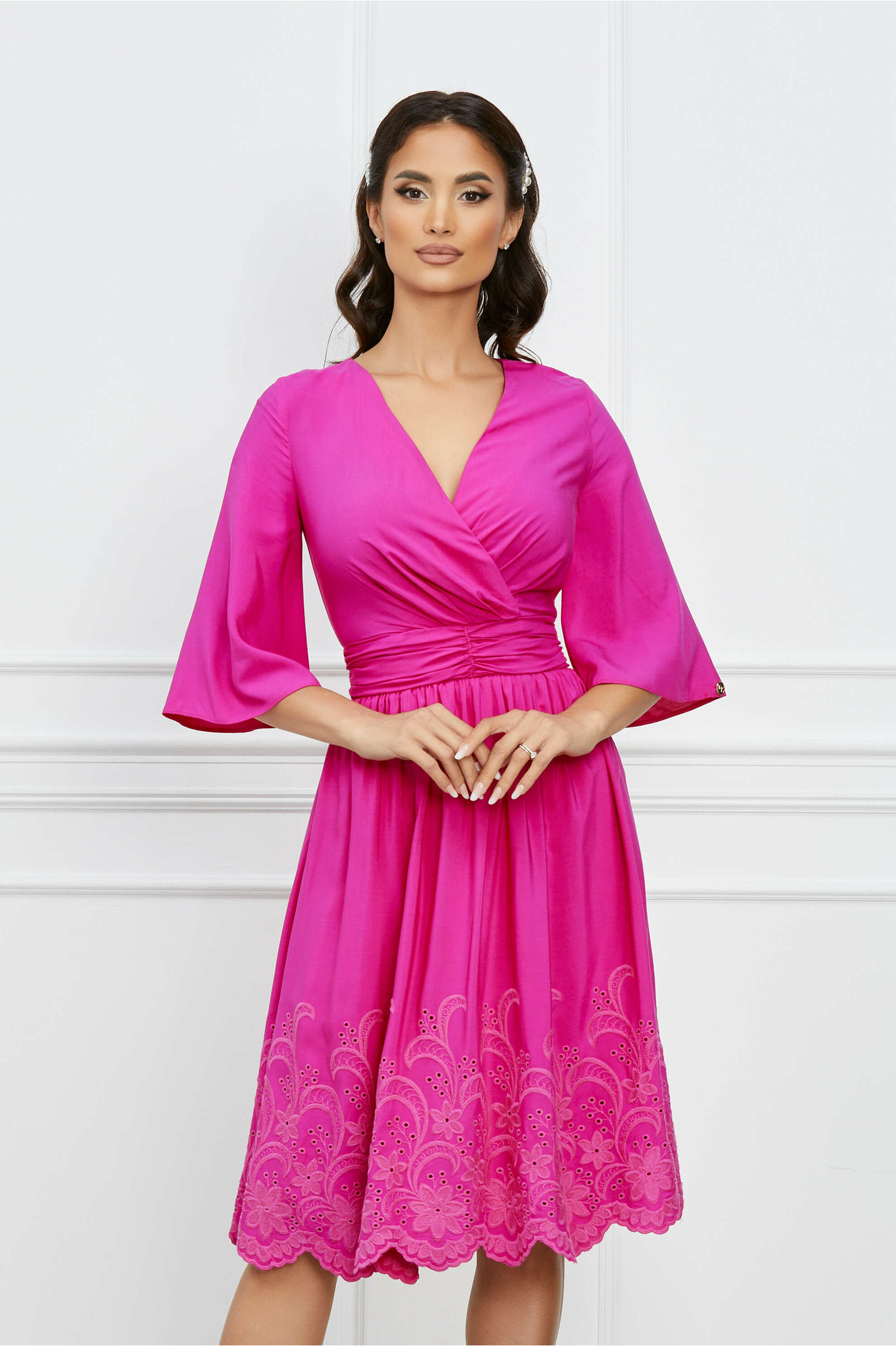 Rochie Dy Fashion fucsia cu motive florale la baza