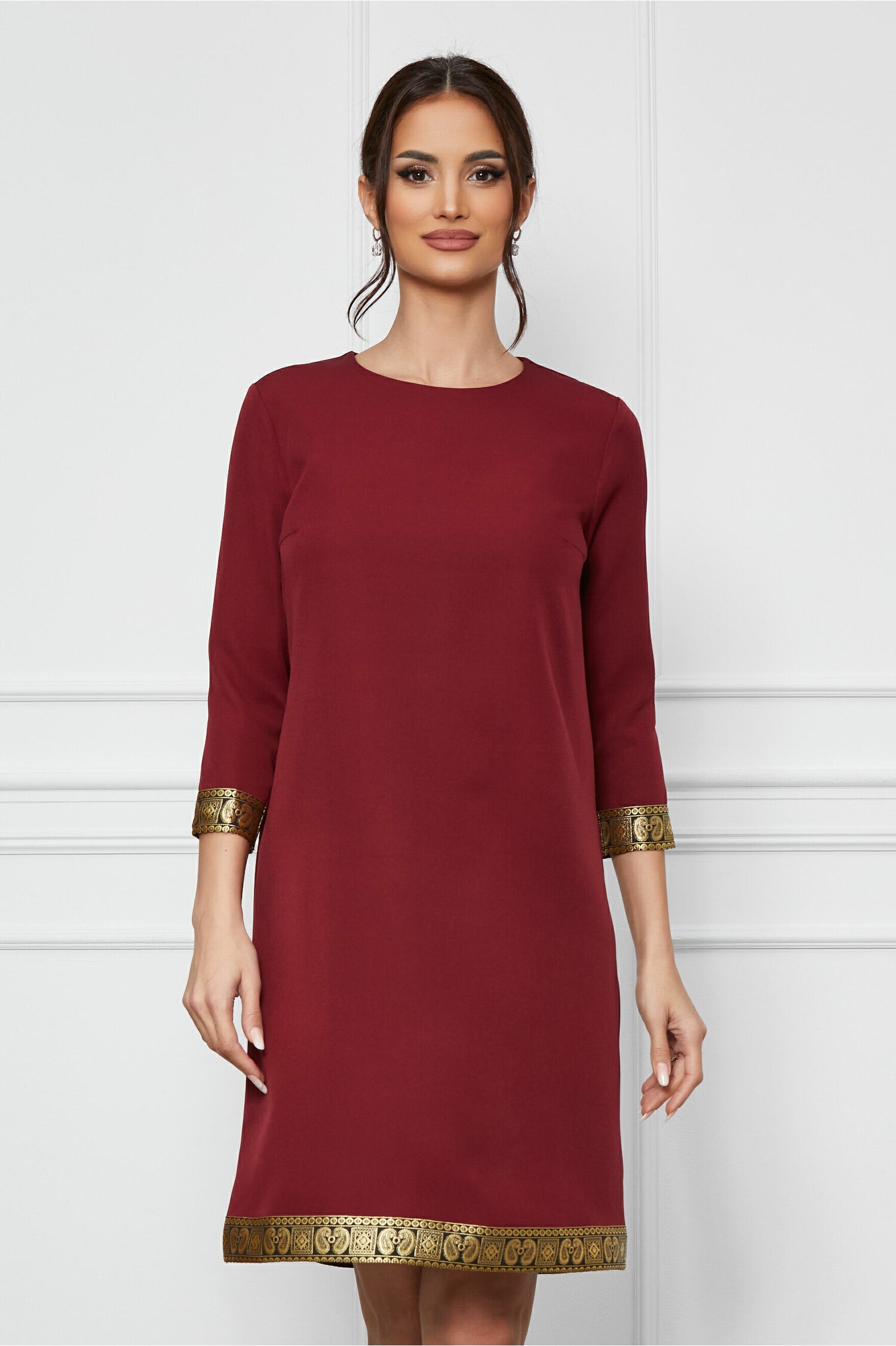 Rochie Dy Fashion bordo cu banda decorativa la baza