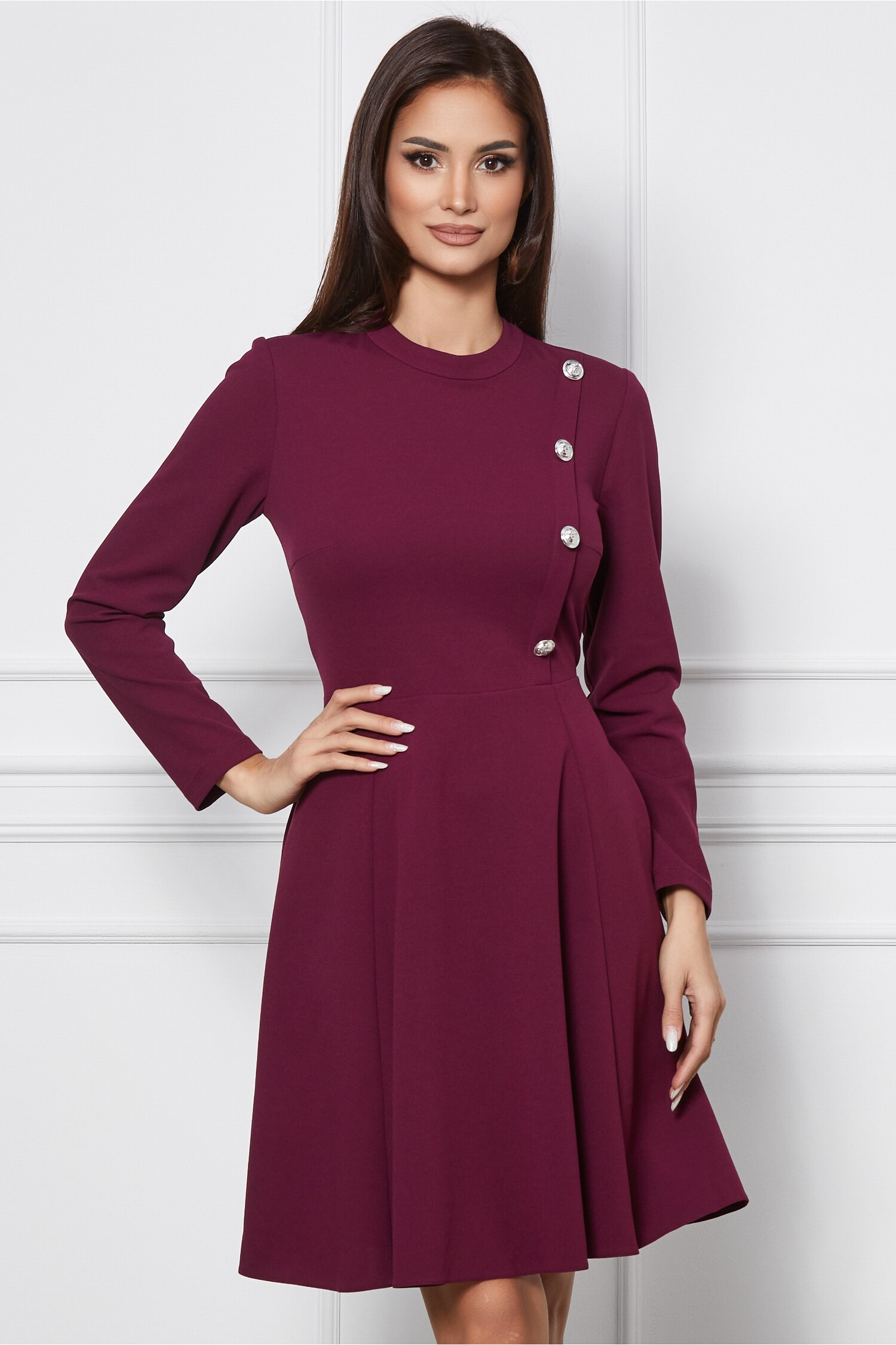 Rochie Dy Fashion bordo cu nasturi decorativi