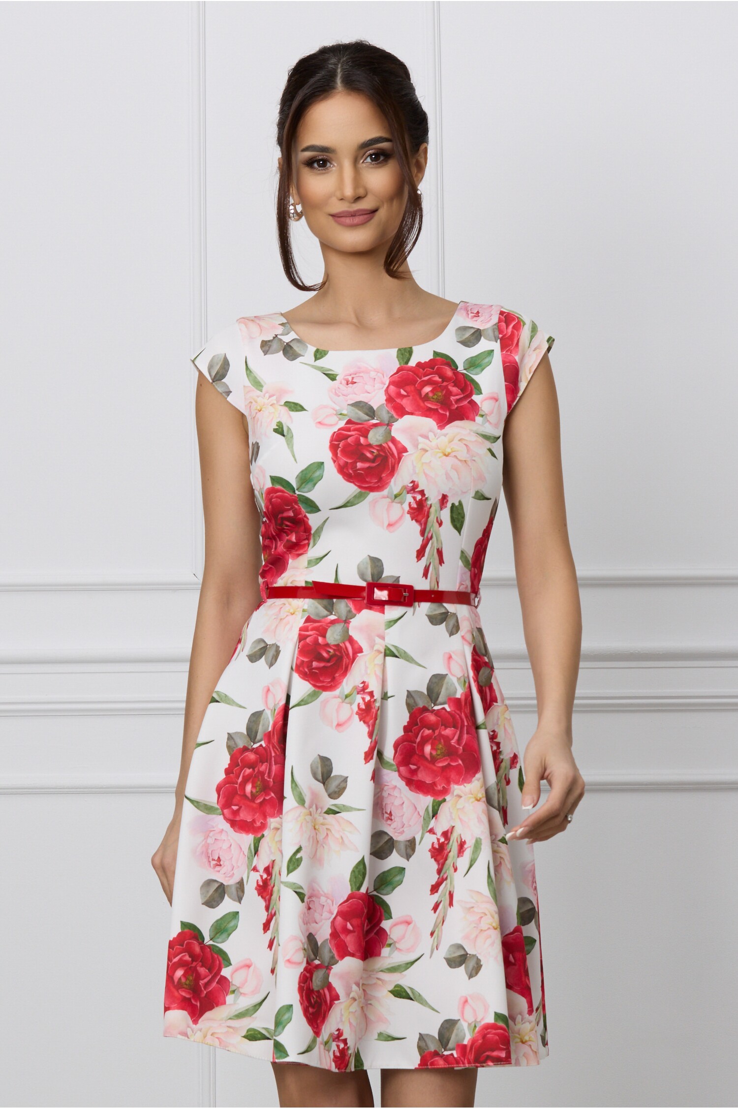 Rochie Iseline alba cu imprimeu floral rosu si curea in talie