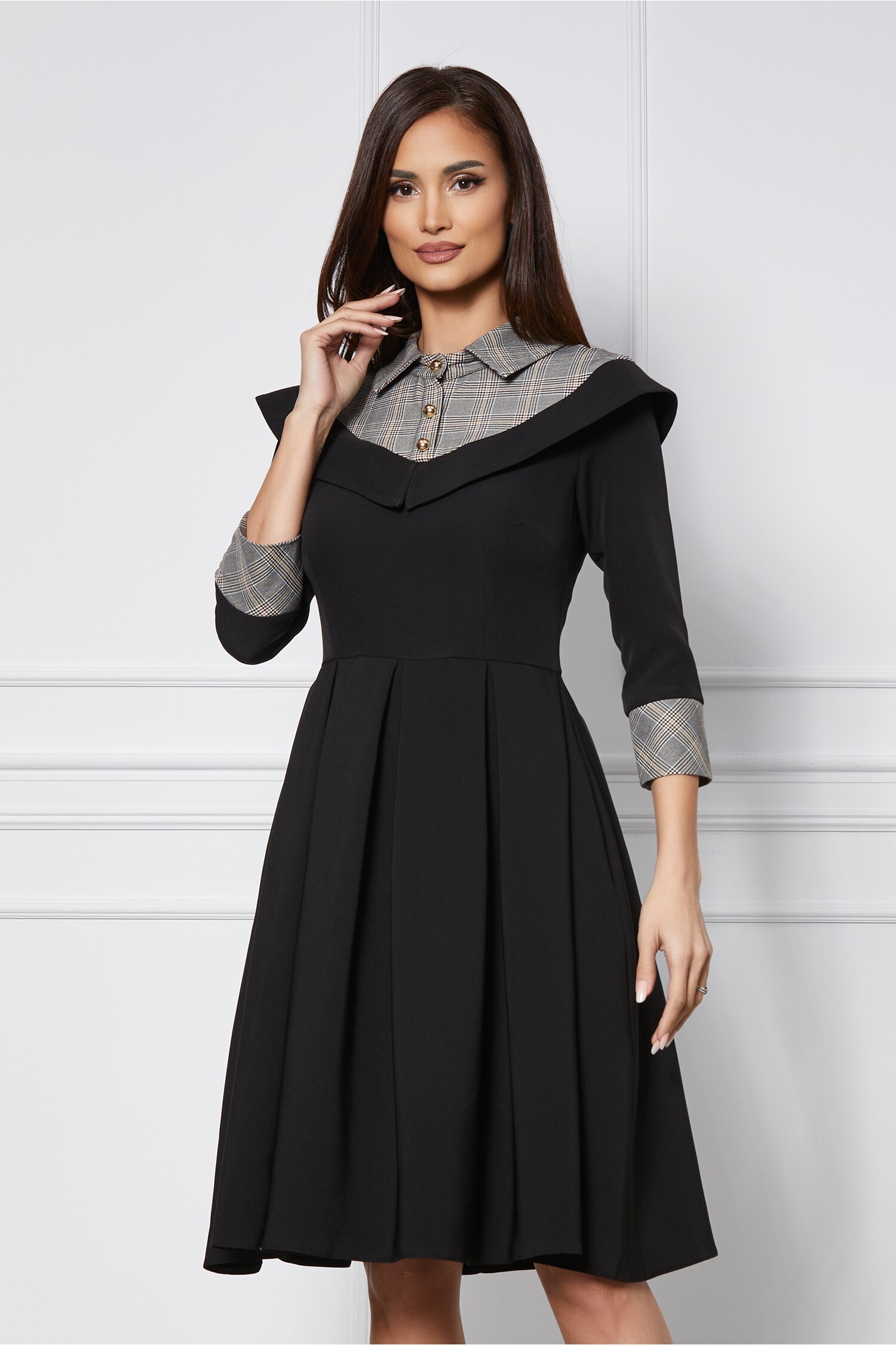 Rochie MBG neagra cu carouri gri la bust si maneci