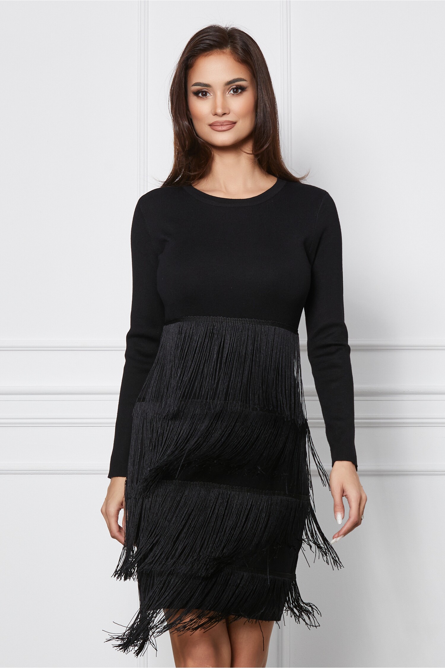 Rochie Mala neagra din tricot cu franjuri