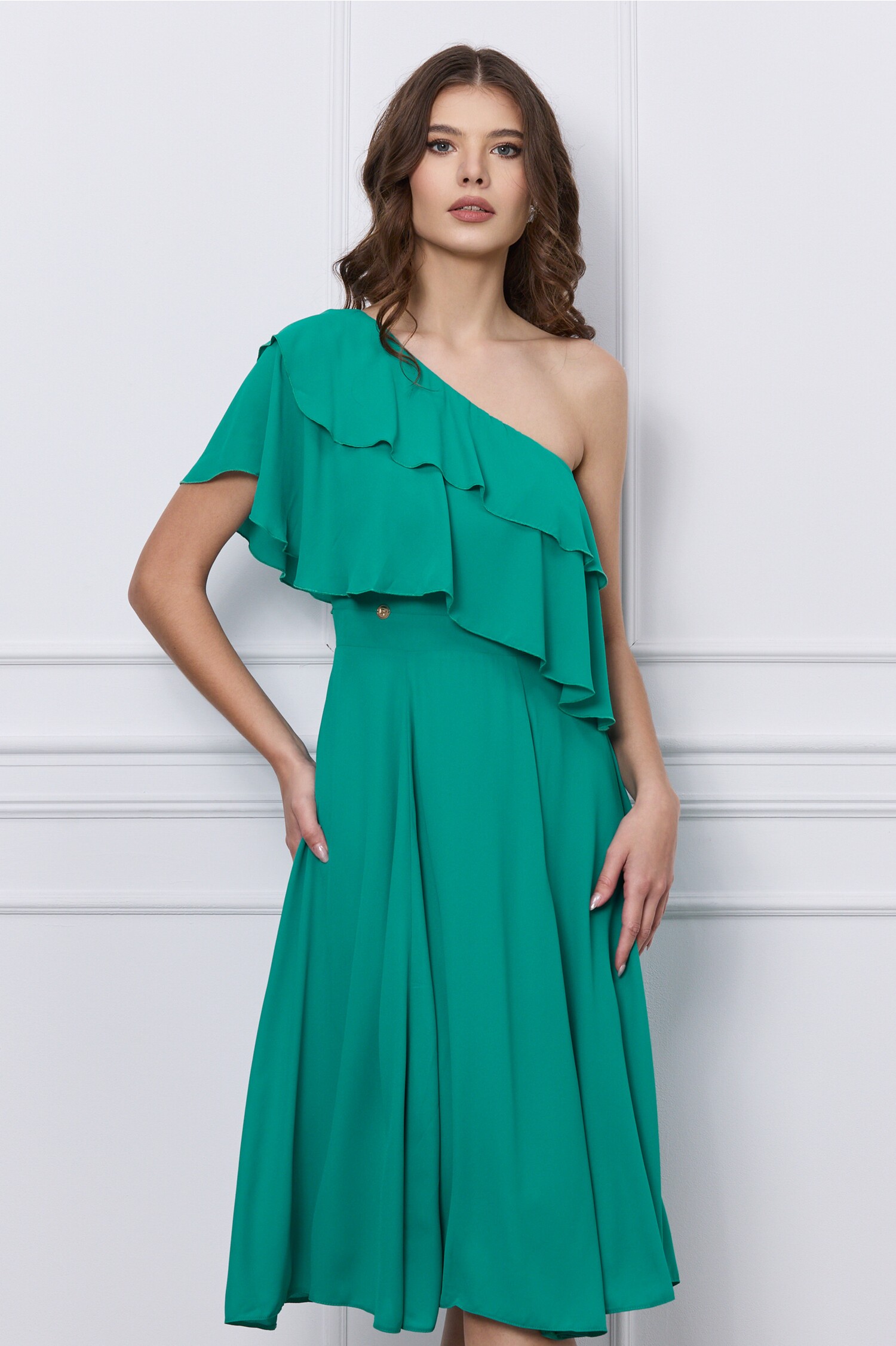 Rochie Dy Fashion verde pe un umar cu volanas la bust