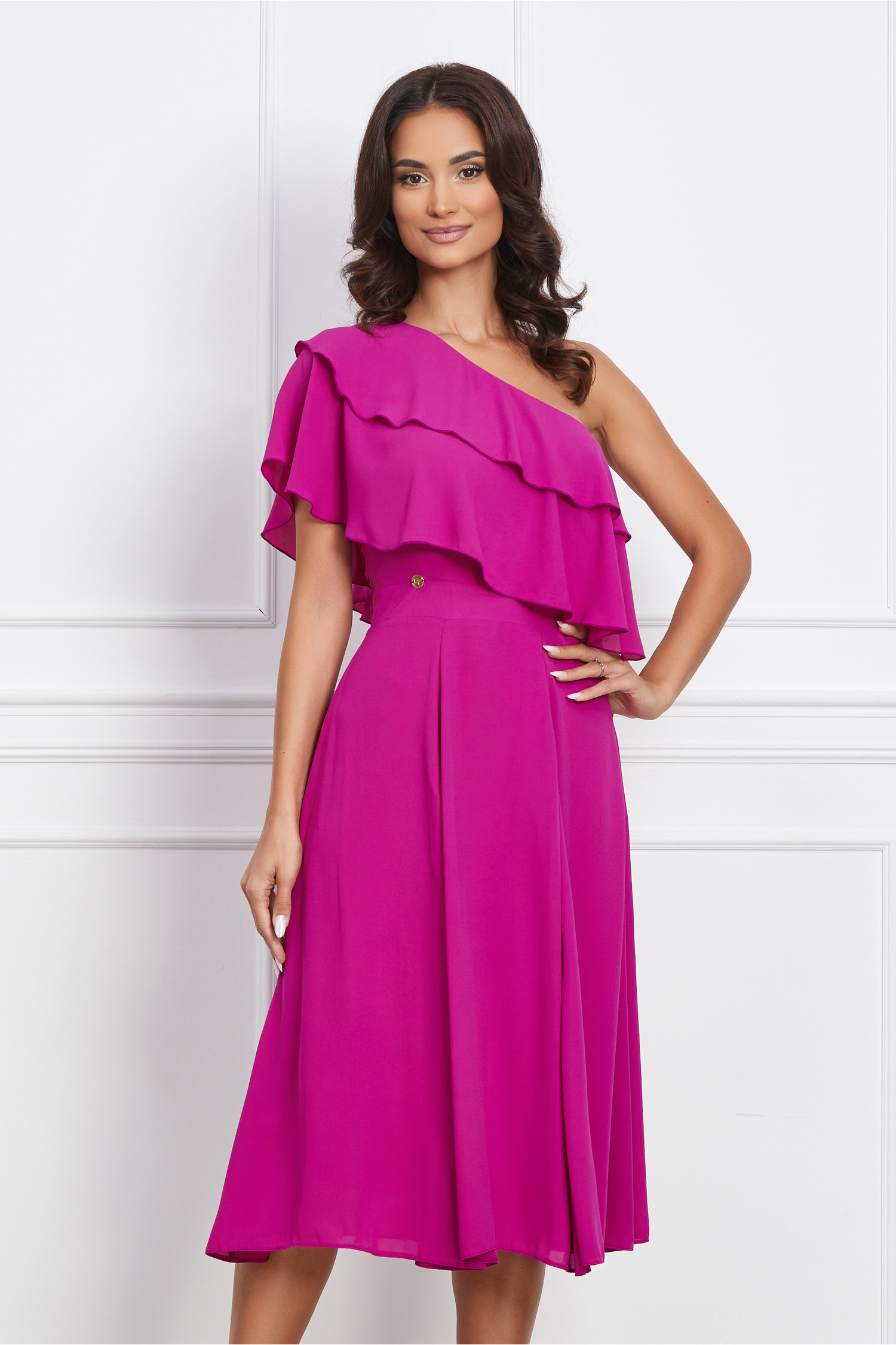 Rochie Dy Fashion fucsia pe un umar cu volanas la bust