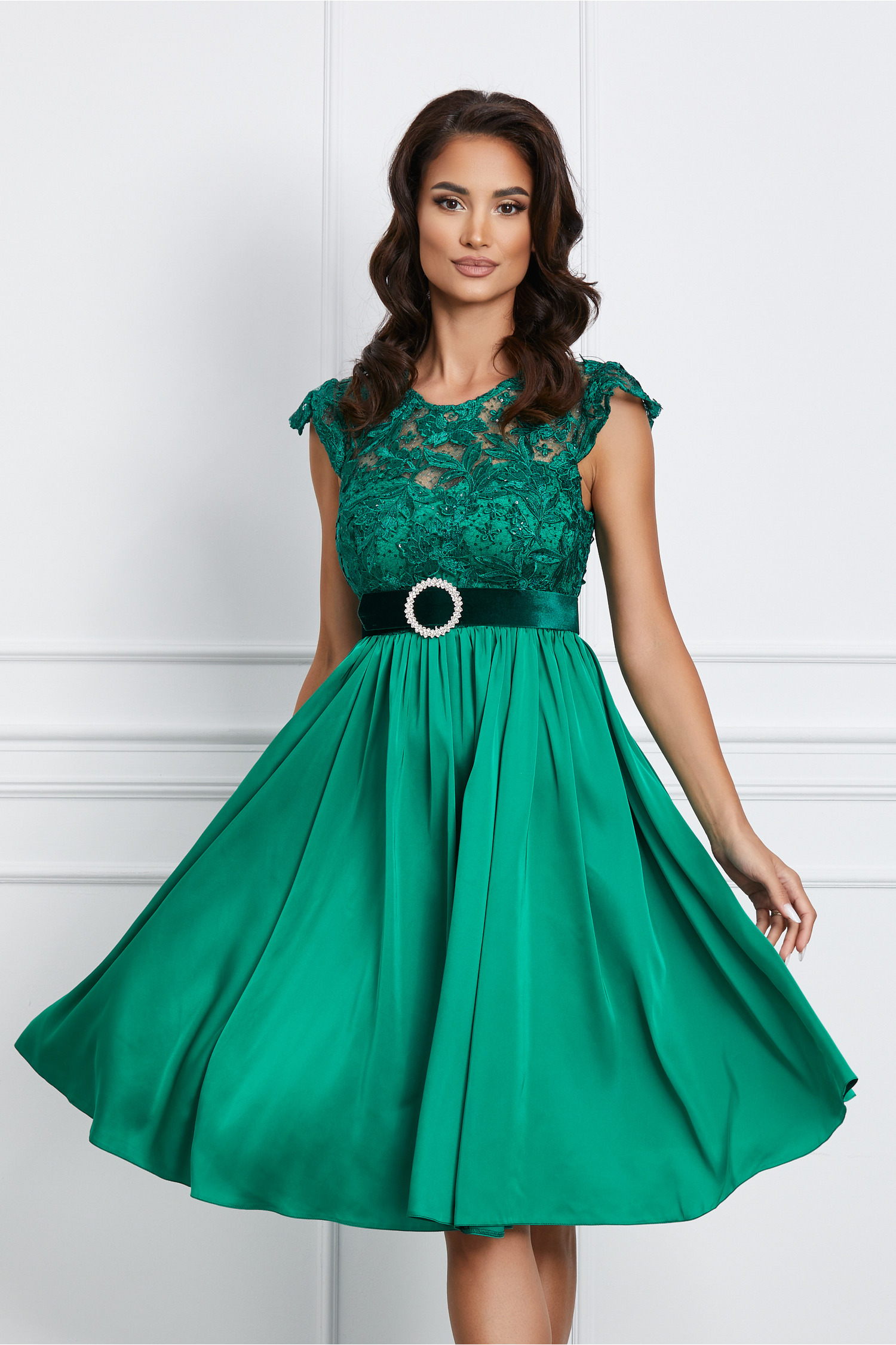 Rochie Dy Fashion verde cu dantela la bust si curea in talie