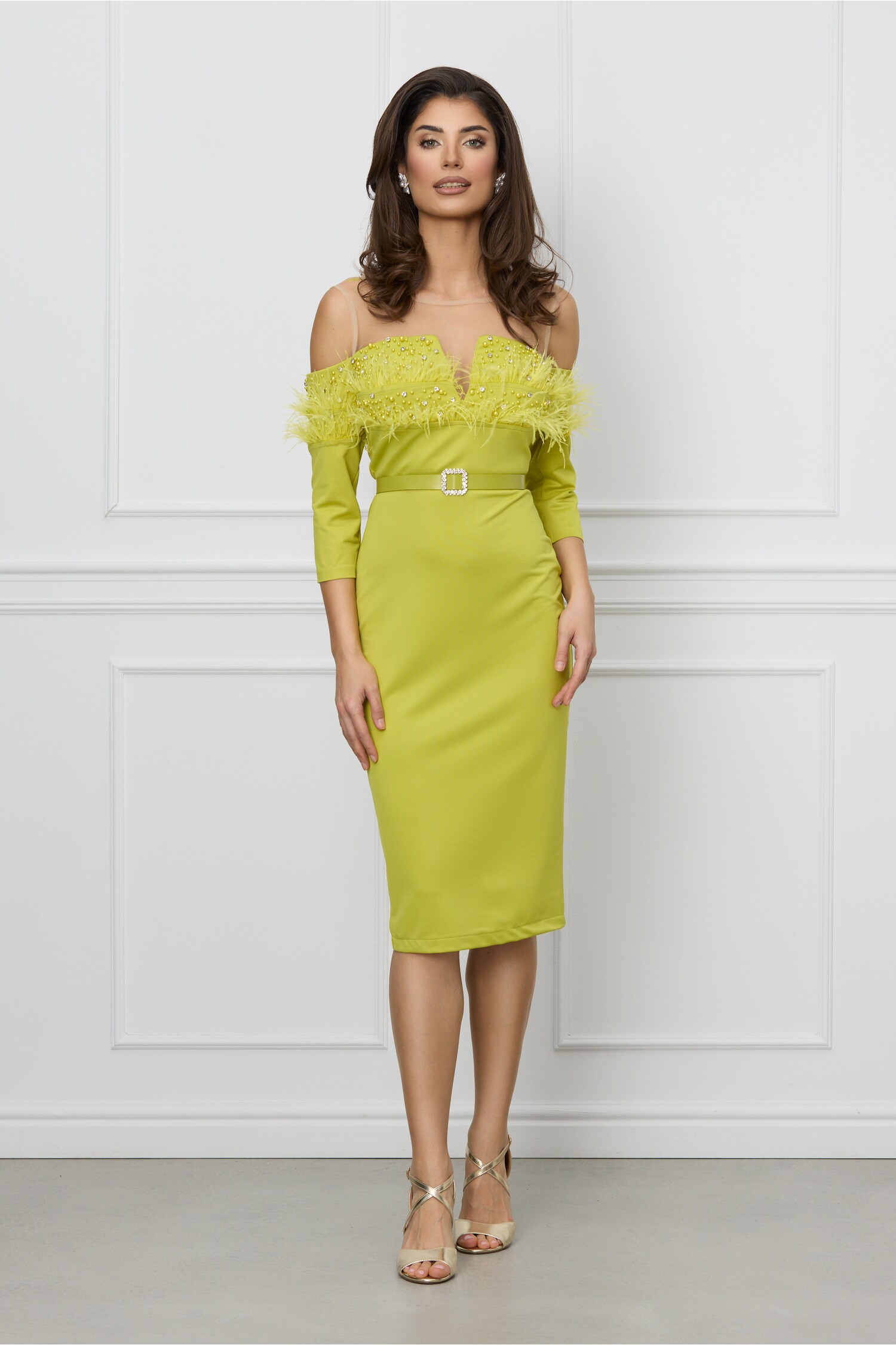 Rochie Amalia lime cu pene si perle la bust