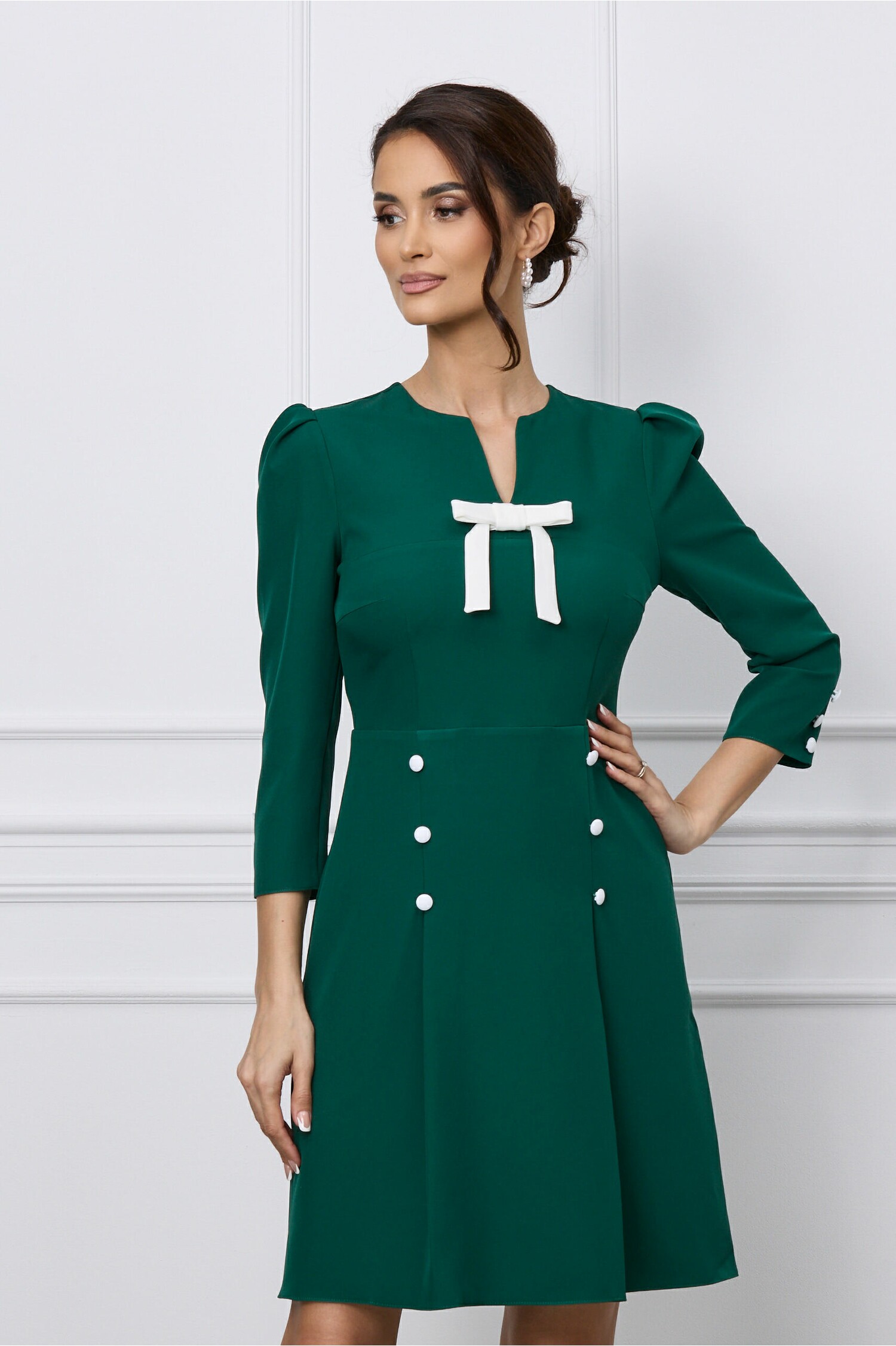 Rochie Dy Fashion verde cu funda la bust si nasturi pe fusta