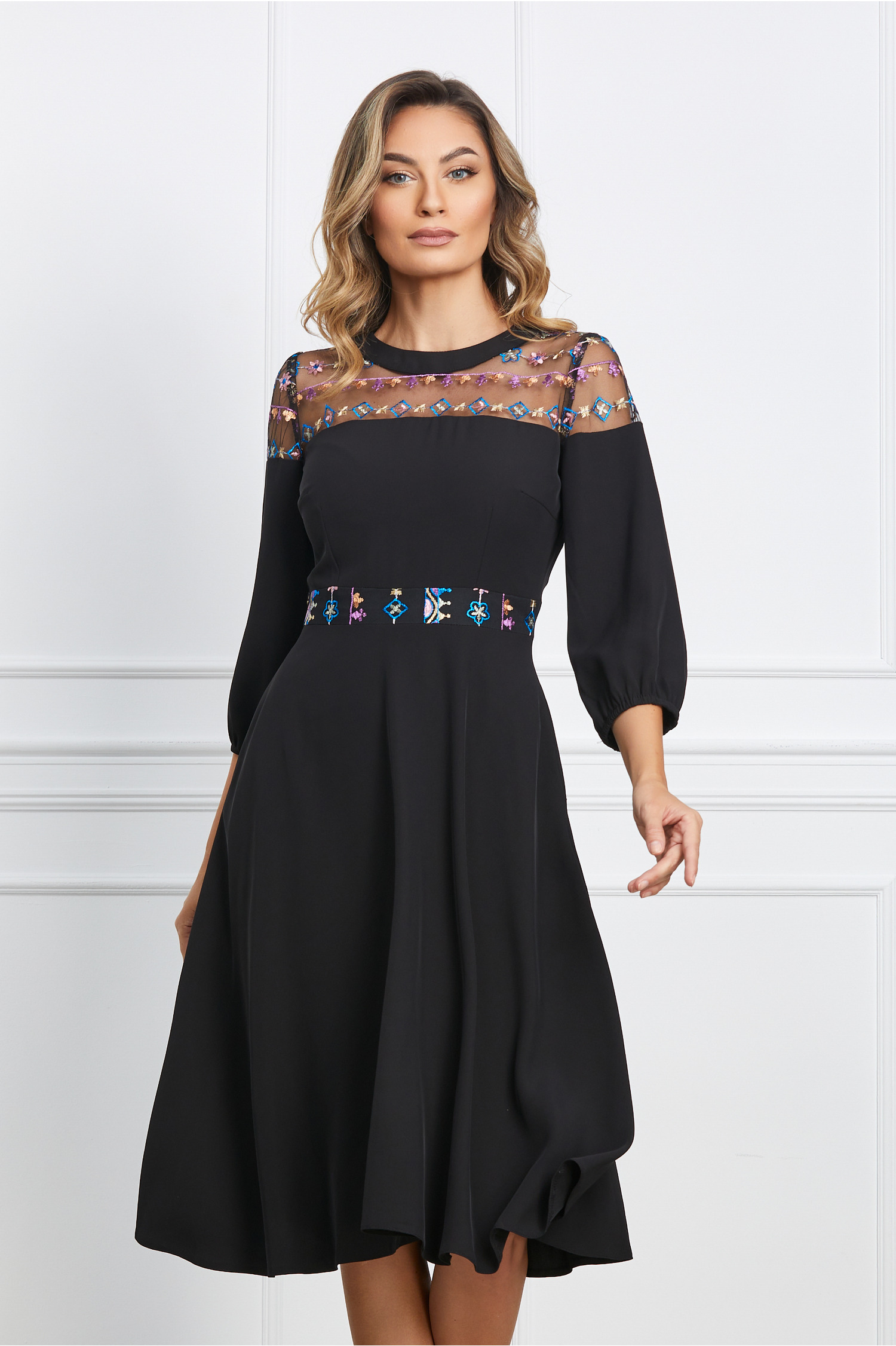 Rochie Moze neagra cu borderie mov