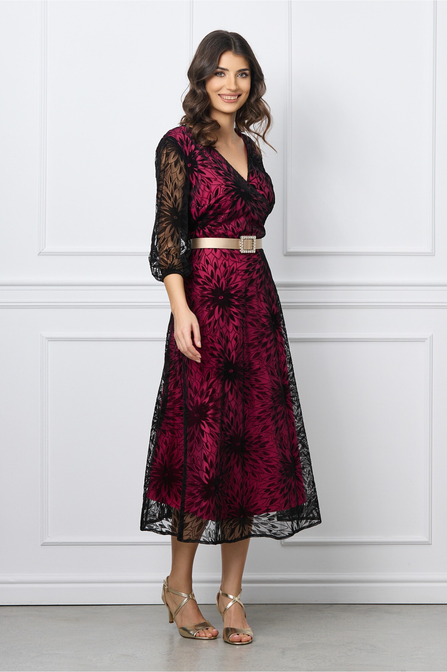 Rochie Liana fucsia cu tull negru si insertii florale din catifea