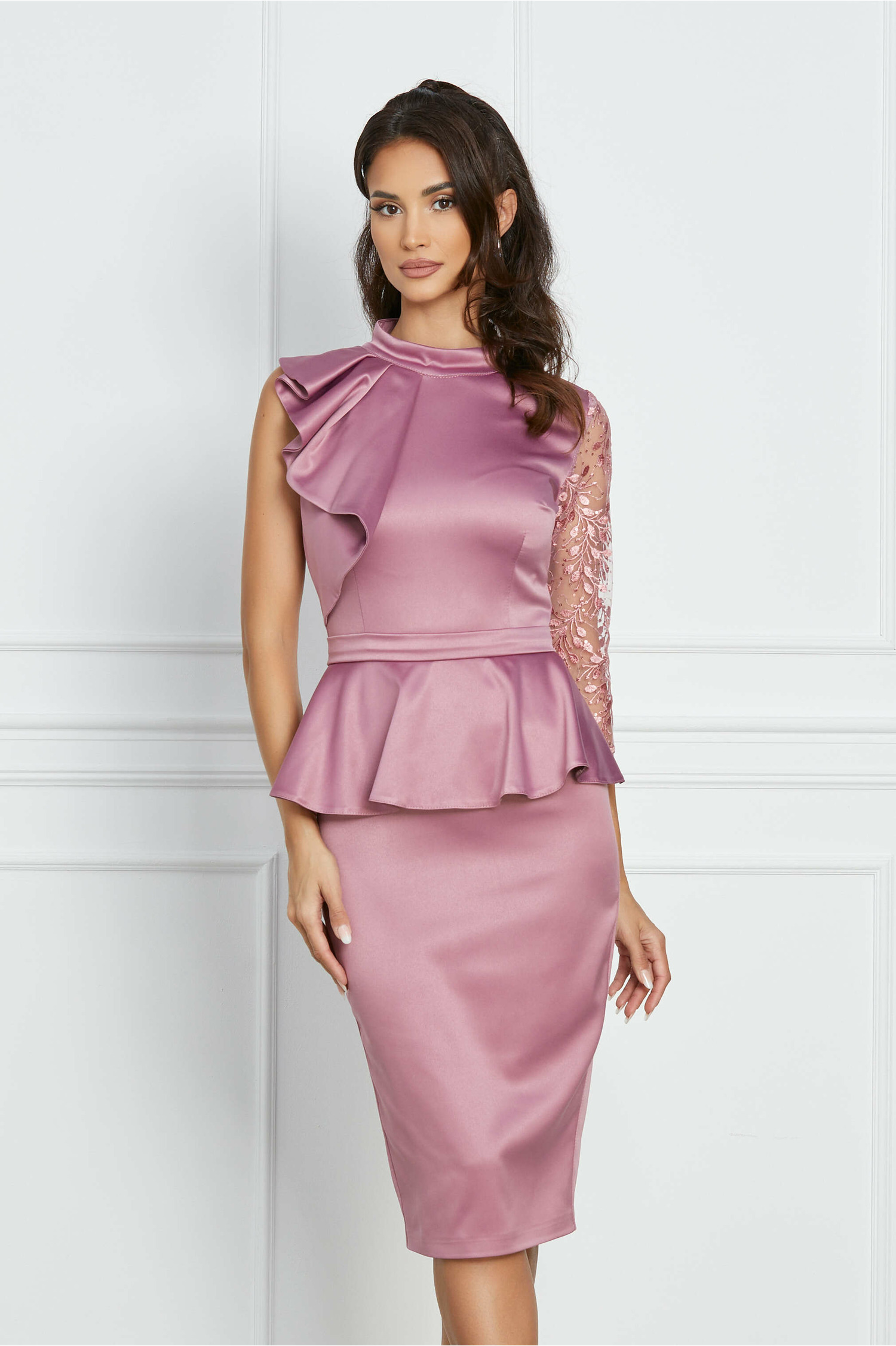 Rochie MBG roz cu o maneca din dantela si peplum in talie